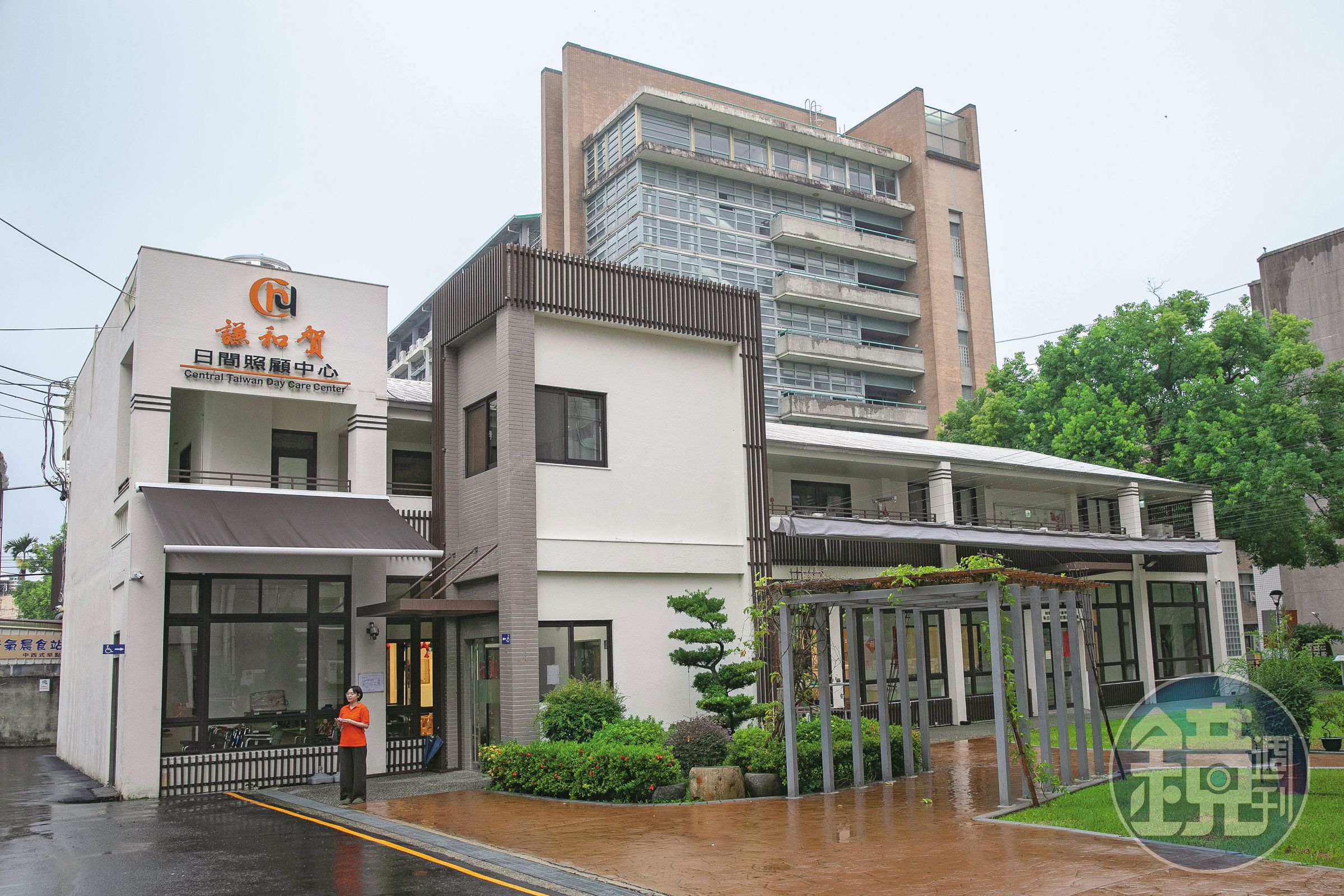 中臺科大將語言中心改造成「謙和賀」日照中心，成為全台首座設於大學校園內的日照機構。