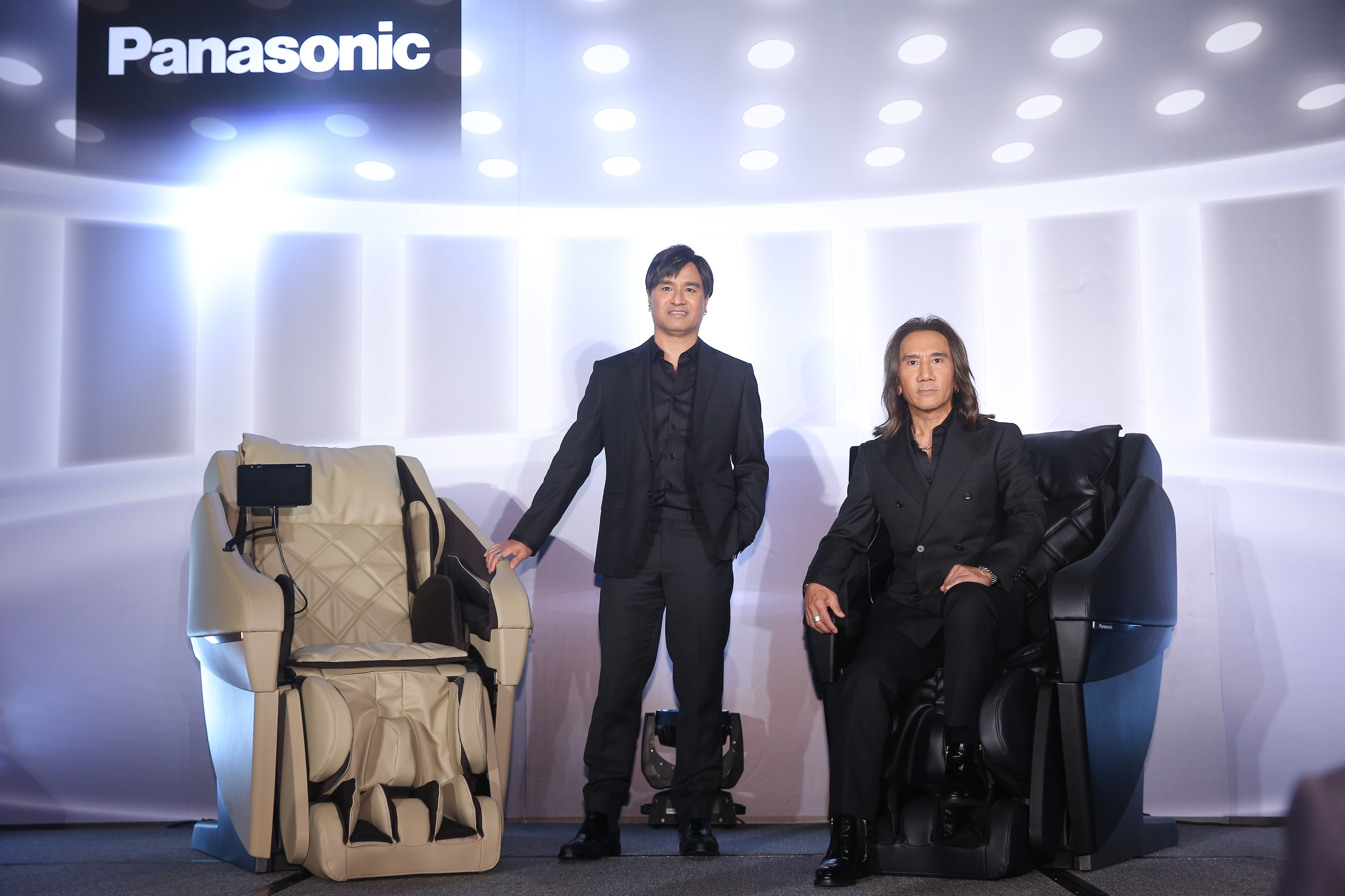 動力火車代言按摩椅。