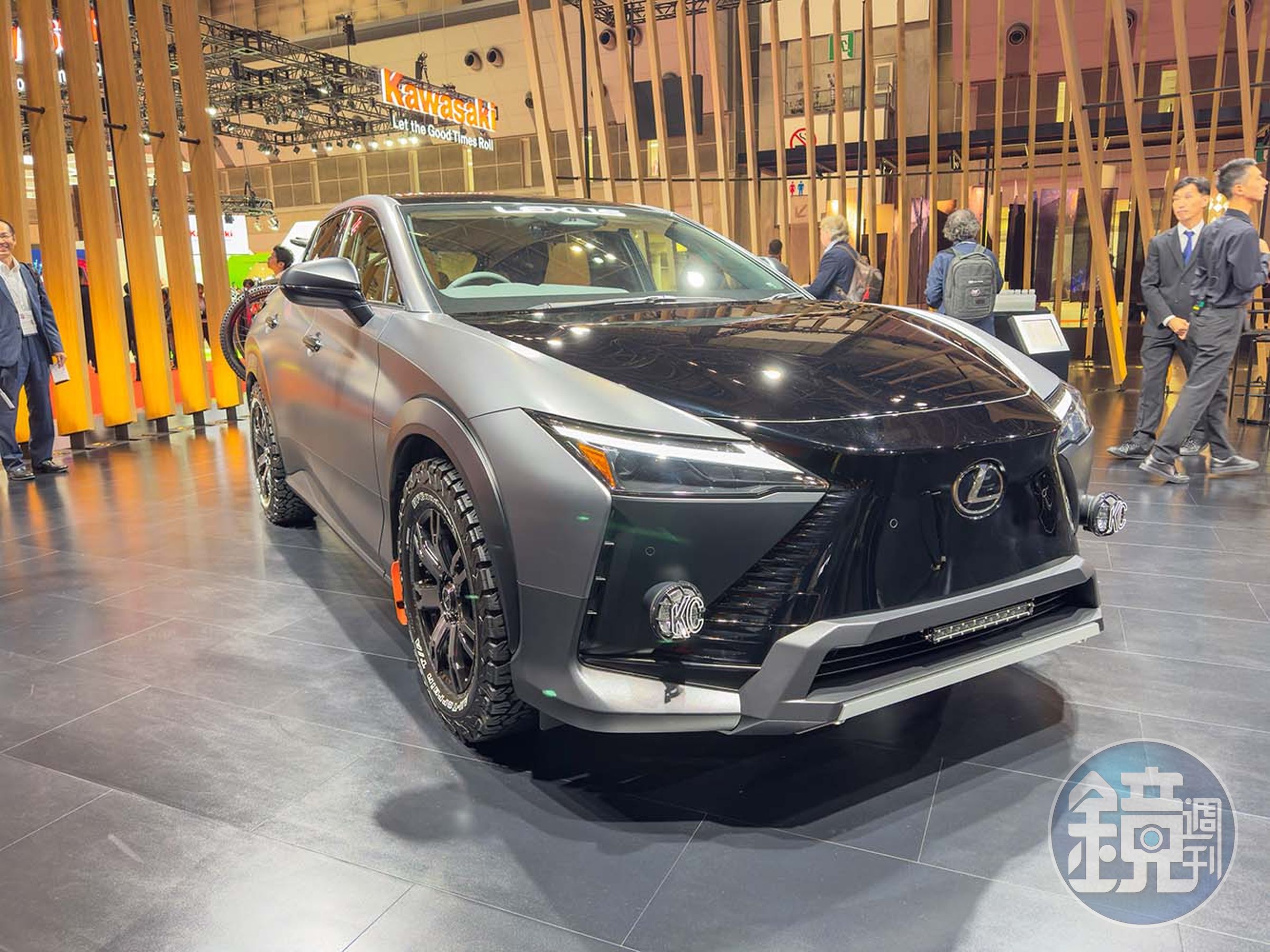 RZ450e是LEXUS首款採用e-TNGA底盤平台的純電車，也是這次展上少數LEXUS曝光的市售車。