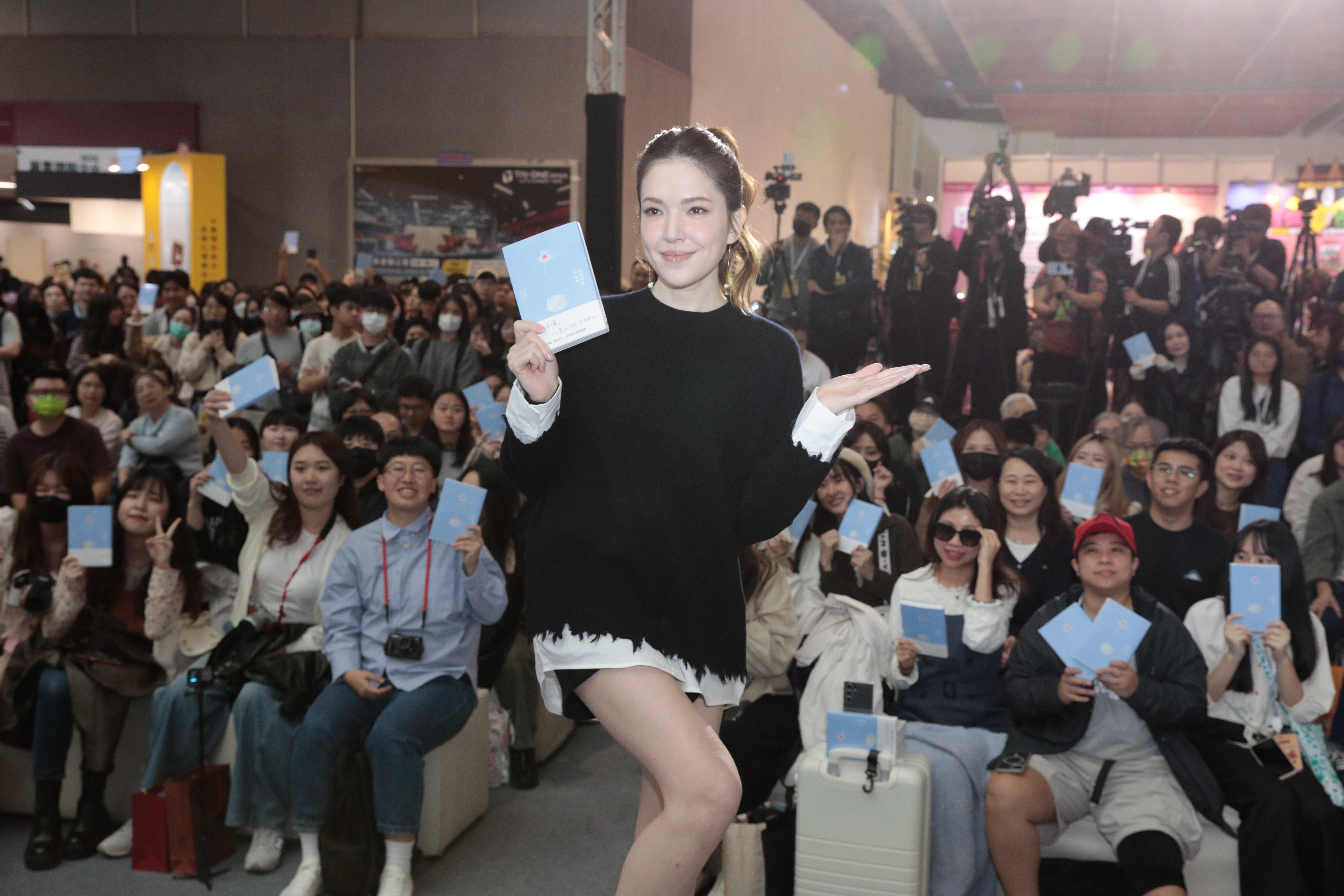 許瑋甯今出席新書發表會。