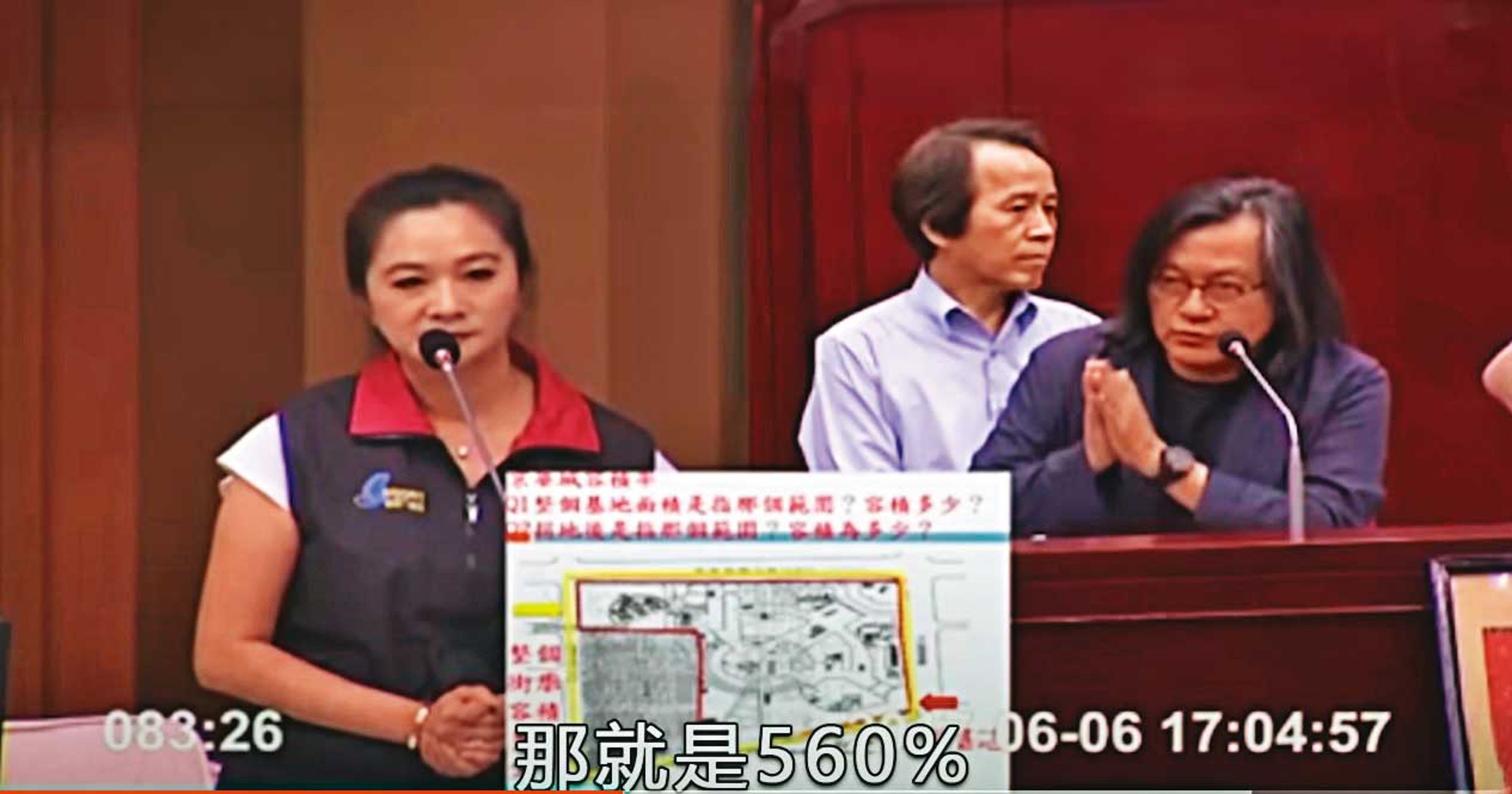 林洲民(右1)在柯文哲第一任市長任期擔任都發局長,早在2017年就力阻京華城容積放寬,甚至在公文內簽示警柯文哲。(翻攝自台北市議會YouTube)