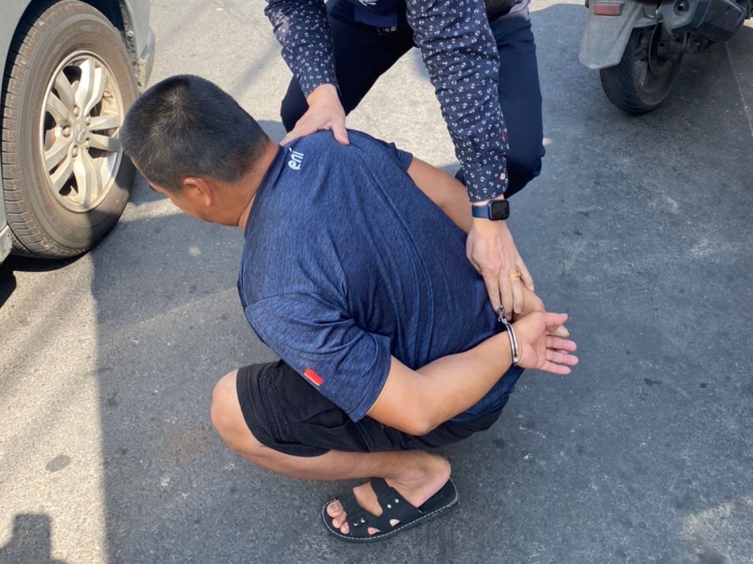 台南一名男子家中頻遭開槍，警方追查後逮捕4嫌。（翻攝畫面）