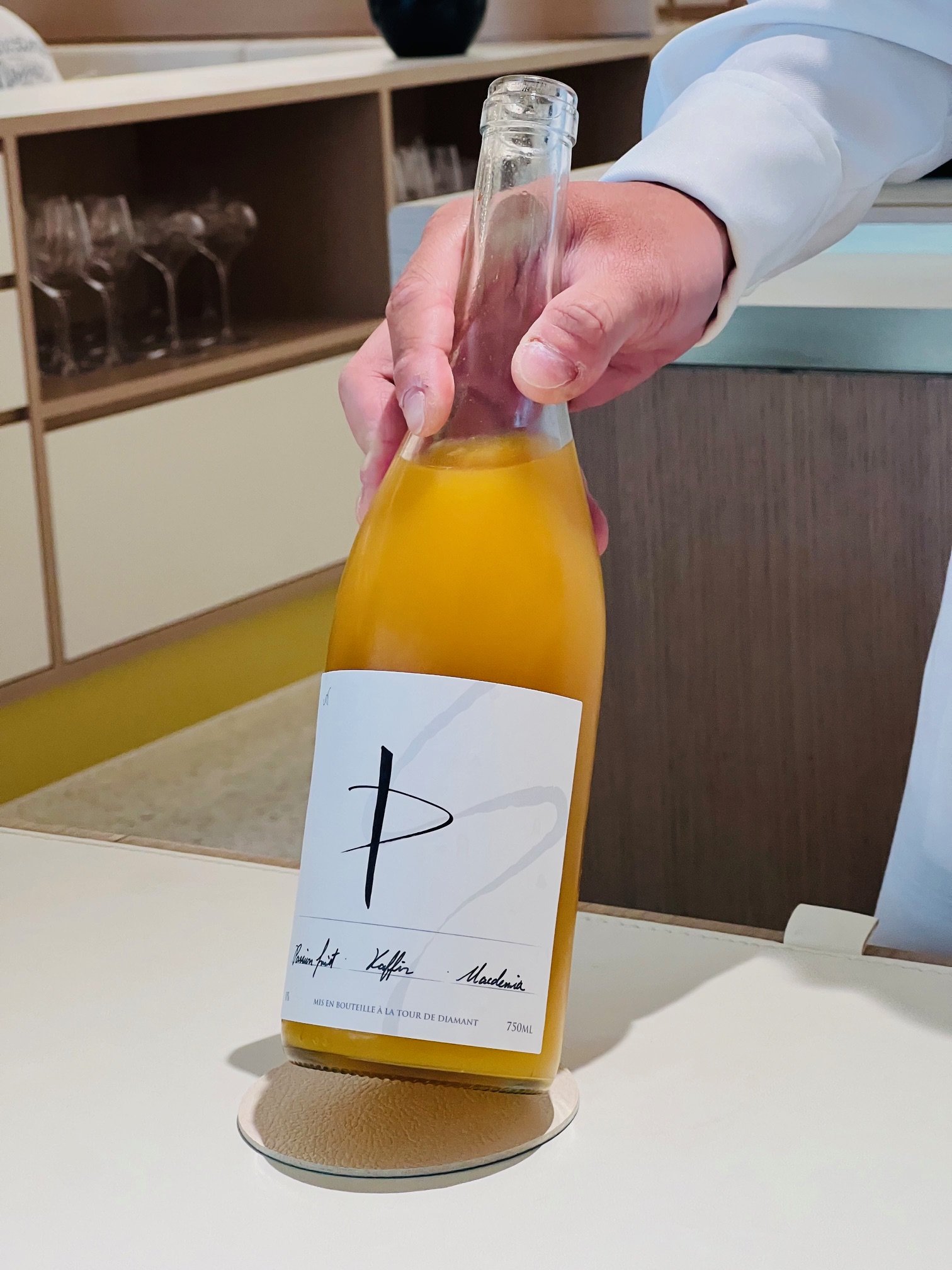 名為「Panch」的無酒精調飲，內容包括百香果、馬蜂橙及夏威夷豆。