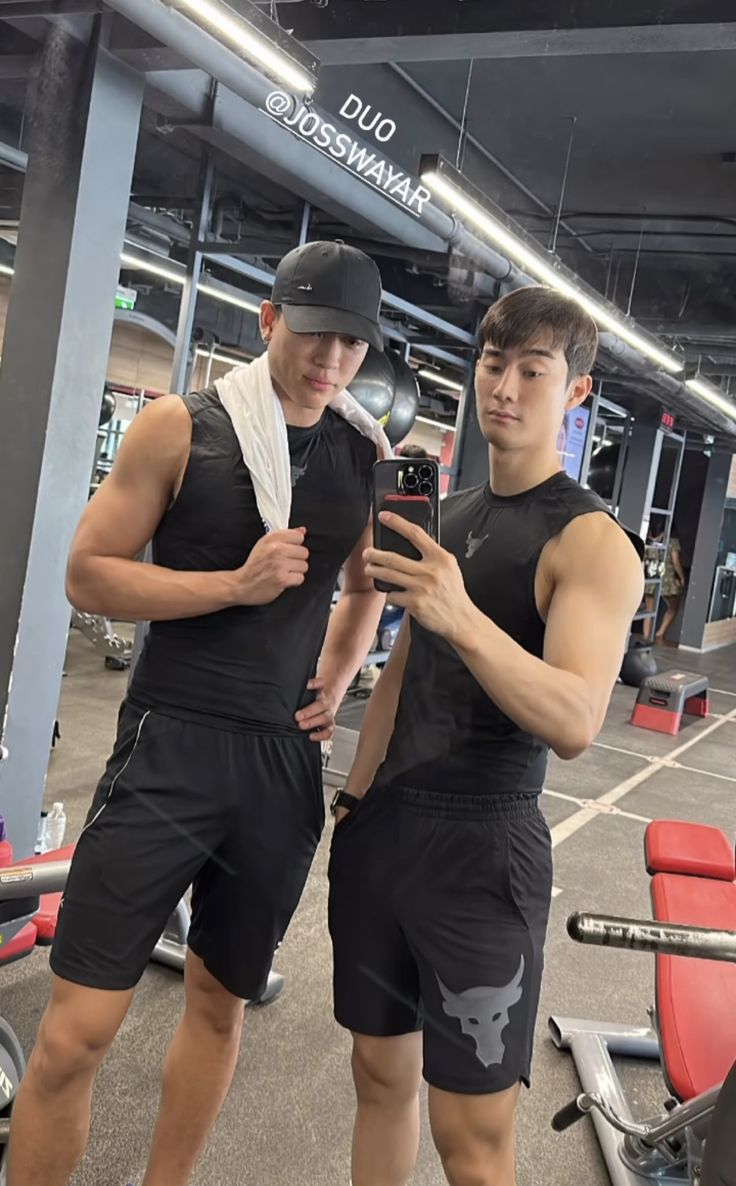 Joss健身經常遇到Force(右)。(翻攝Force INS)