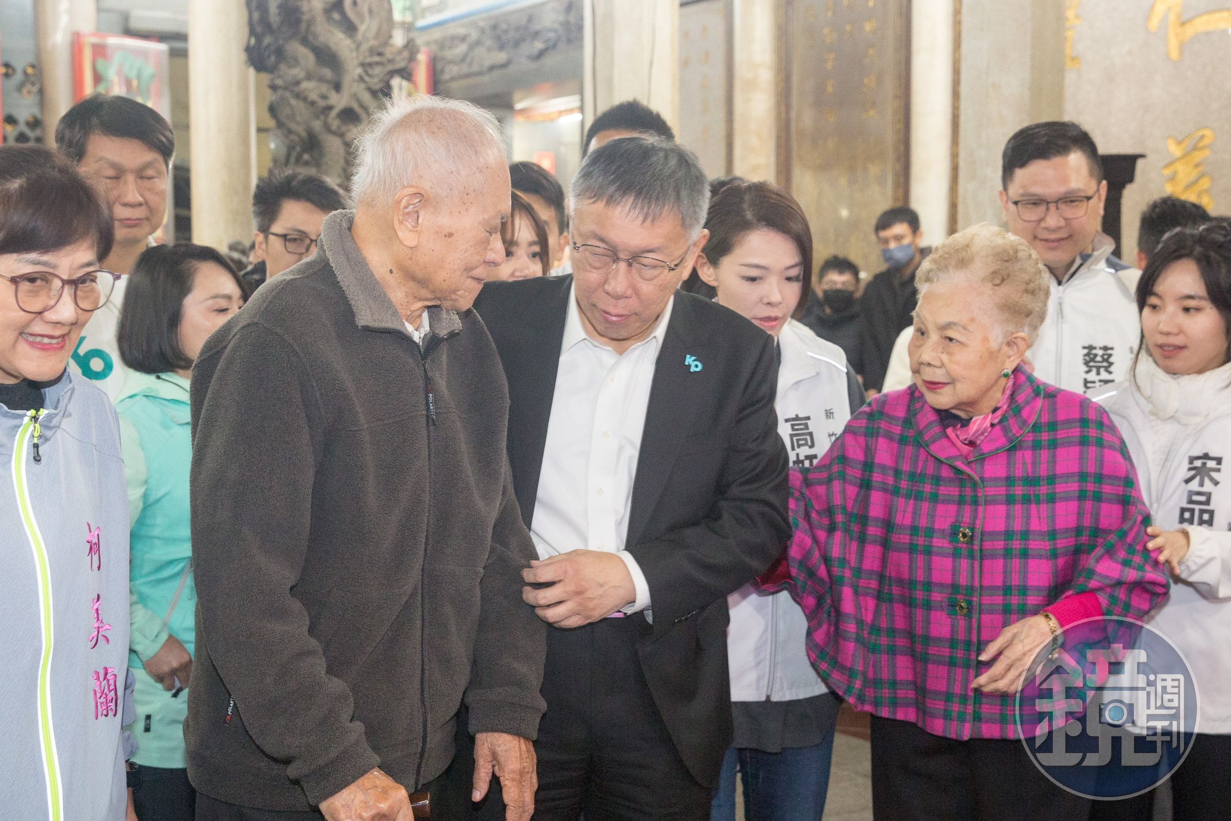 柯文哲父親柯承發日前病逝,柯媽何瑞英盼柯文哲可以返家奔喪。(本刊資料照)