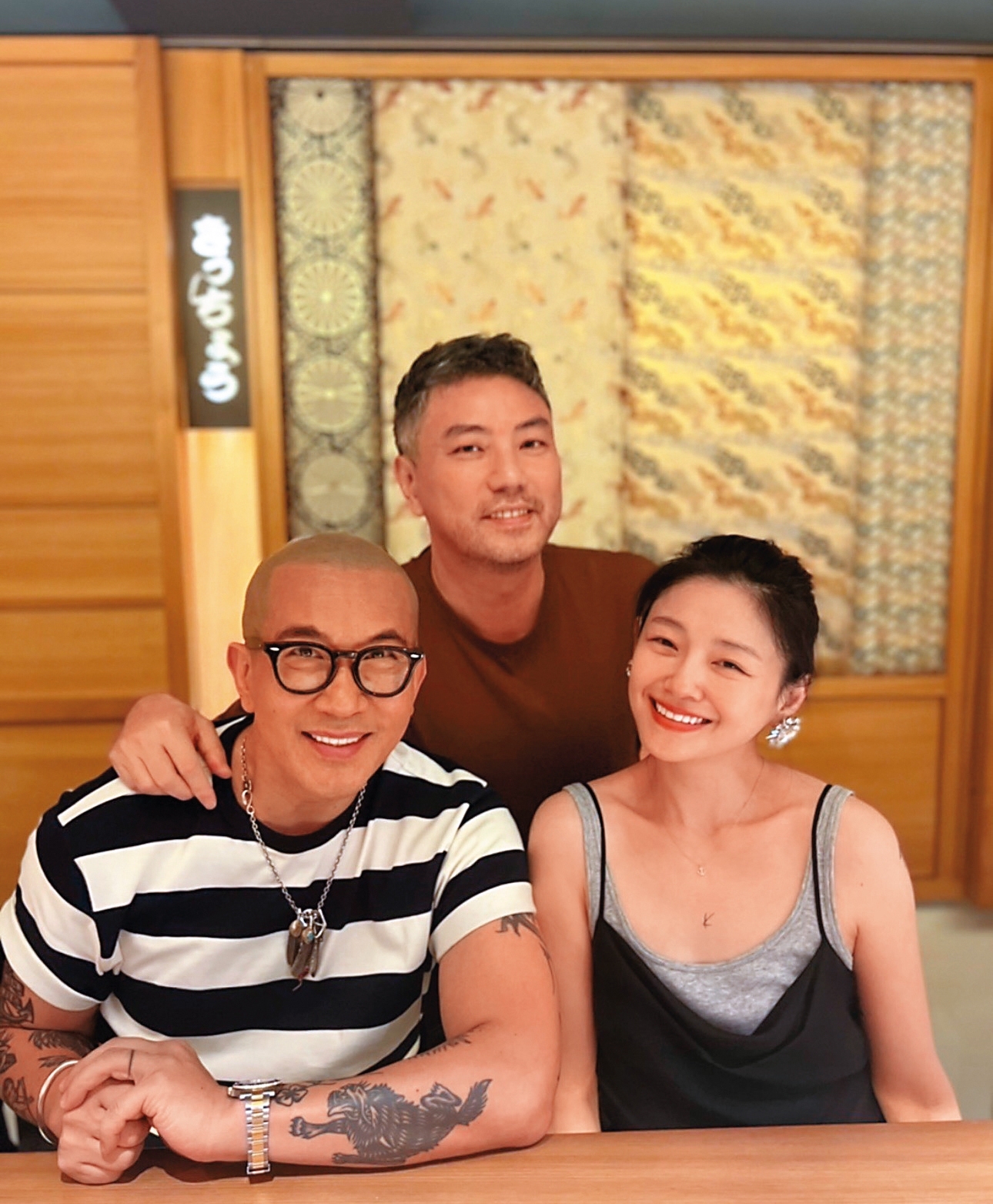 之前具俊曄(左)與大S(右)神復合結婚放閃時,曾讓汪小菲相當不爽,如今換汪小菲跟Mandy後來居上。中為詹仁雄。(讀者提供)