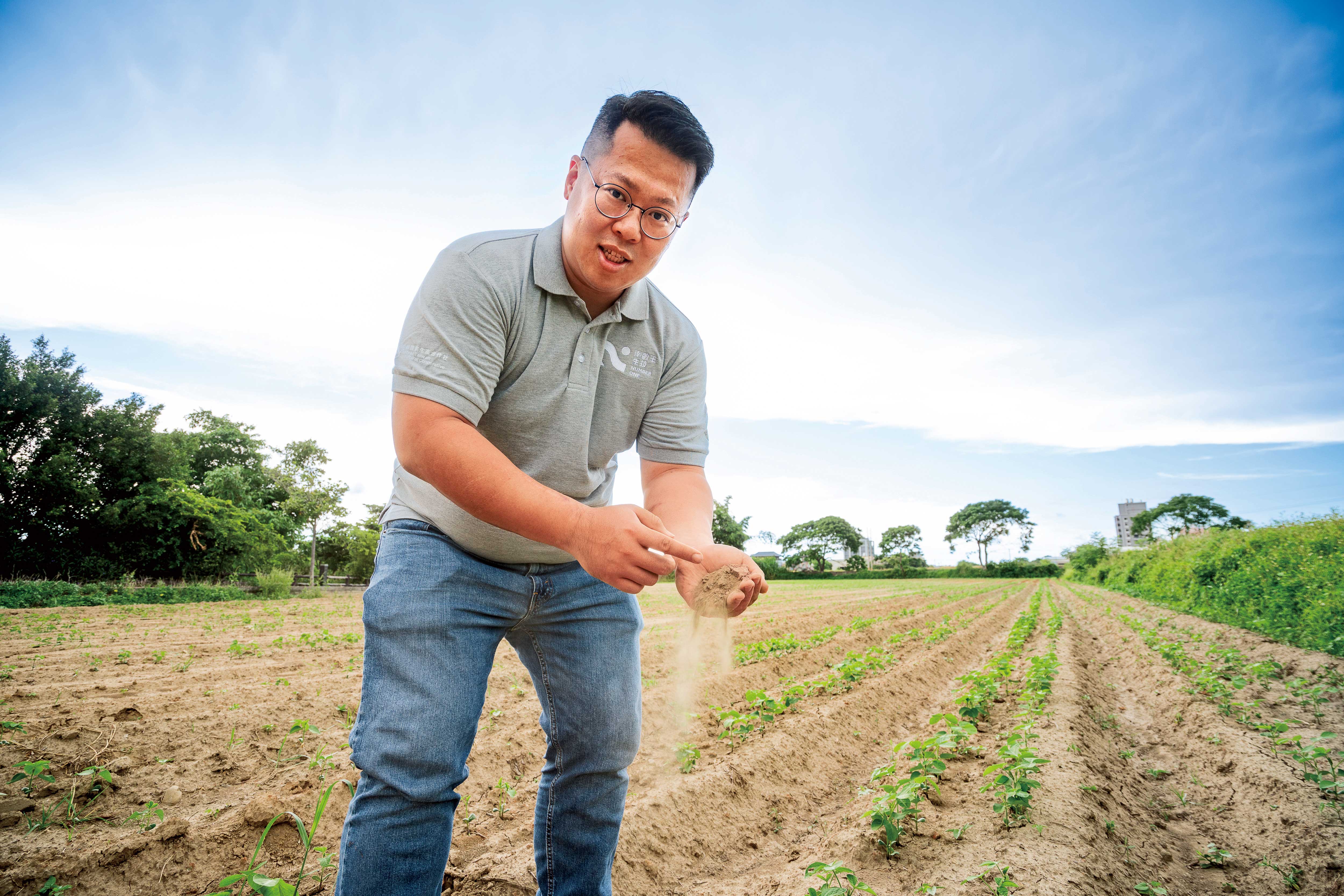 南畝王與全台852位農友，開發出約1,100公頃契作面積，奠定在台灣發展本土自然碳匯的根基。