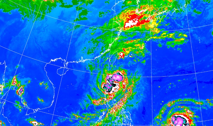 中颱「天兔」持續逼近台灣，目前海陸警齊發。（中央氣象署提供）