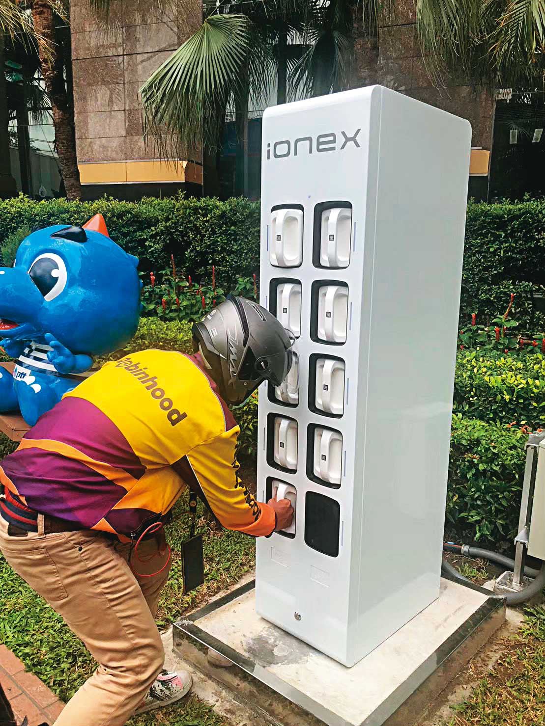 光陽電動機車攻進泰國,曼谷街頭已見Ionex換電站。(光陽提供)