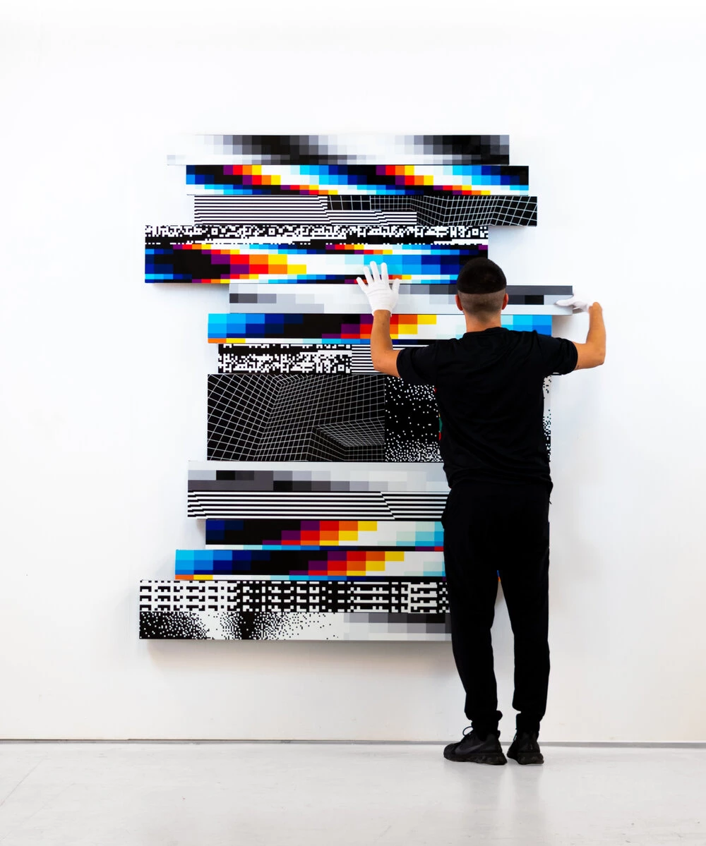阿根廷藝術家Felipe Pantone 的招牌風格是「動態藝術」,將速度、科技和光影放進創作之中。