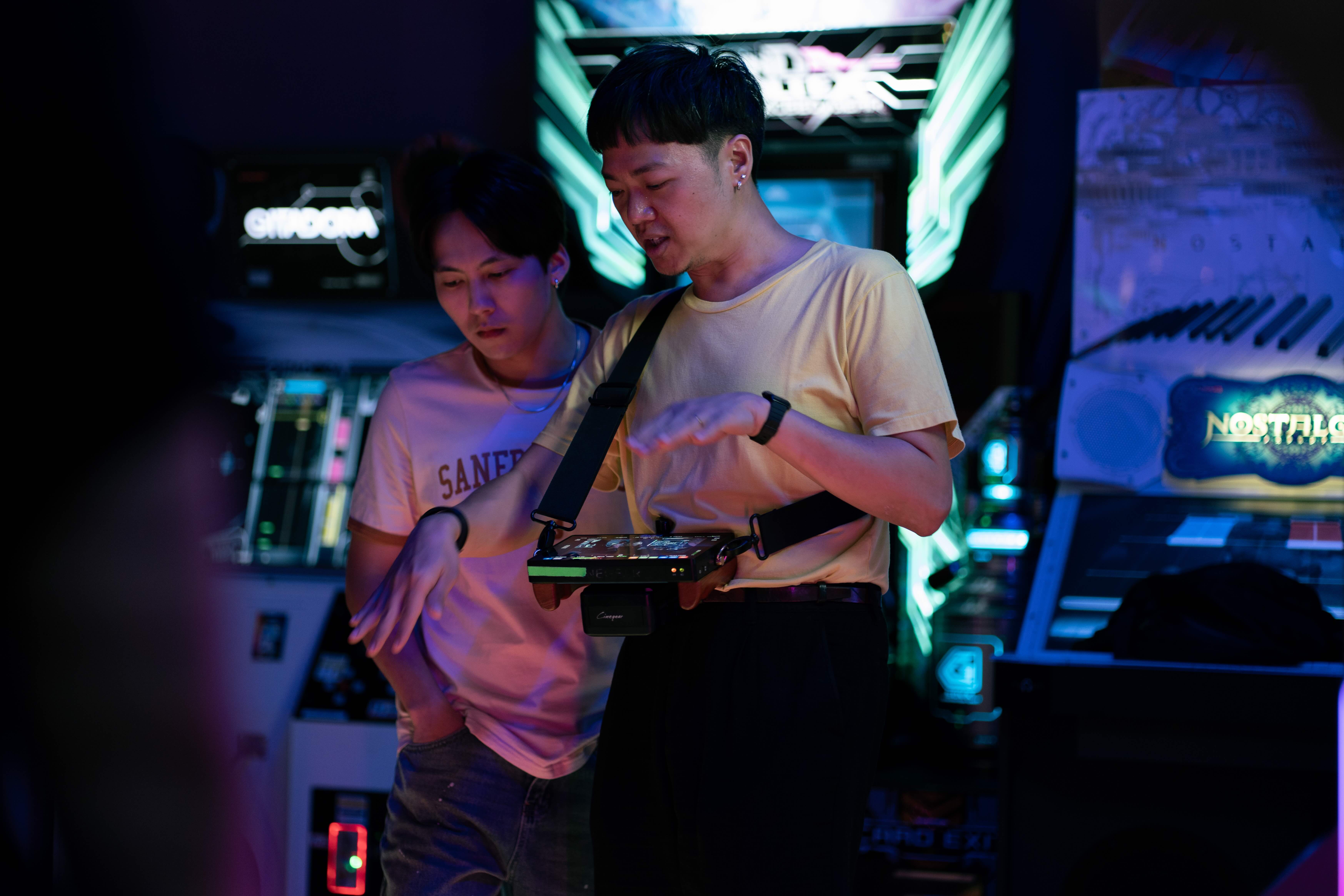 新加坡導演楊修華起用包括巫建和、李康生等一批台灣演員,演出在新加坡取景的《默視錄》。(傳影互動提供)