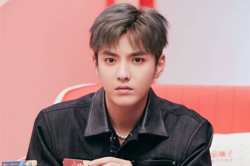 前韓團EXO成員、加拿大籍男星吳亦凡，2021年卻因性侵案遭判刑13年入獄。（翻攝自微博）