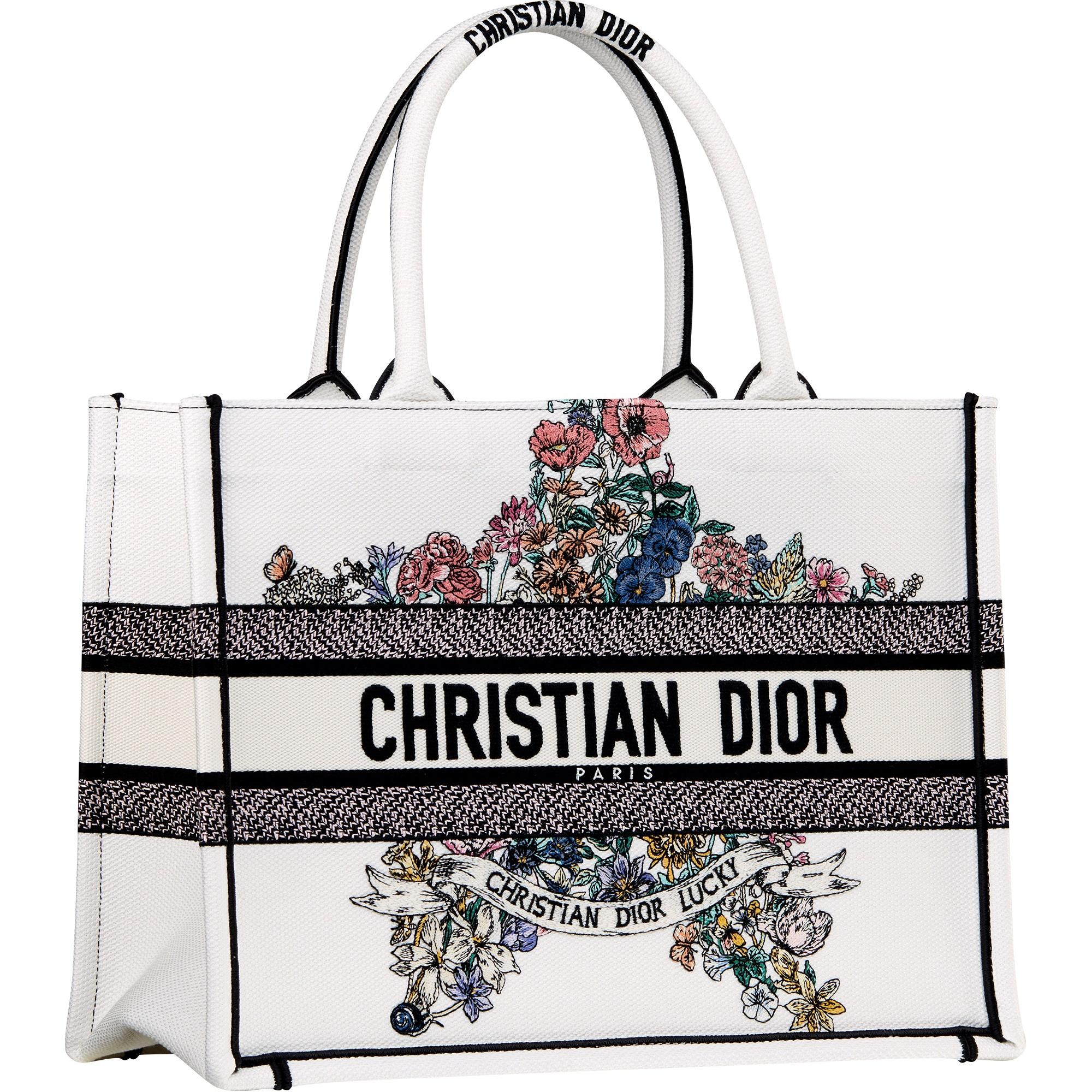 DIOR Lucky膠囊系列Book Tote刺繡中型托特包，NT$110,000。（迪奧提供）