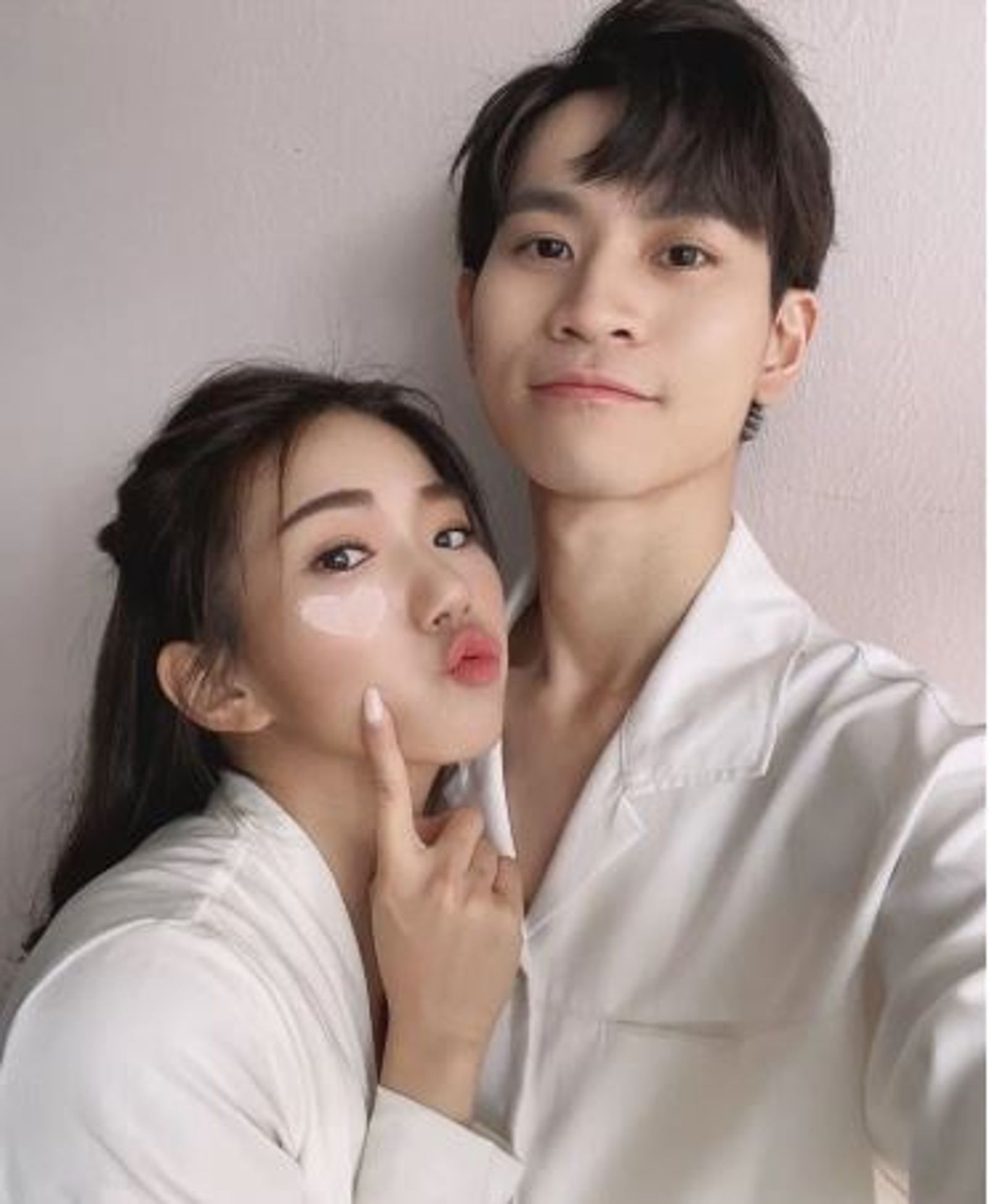 Andy 與家寧分手後，不僅感情破裂，也因為帳目不清打官司。（翻攝自眾量級CROWD臉書）