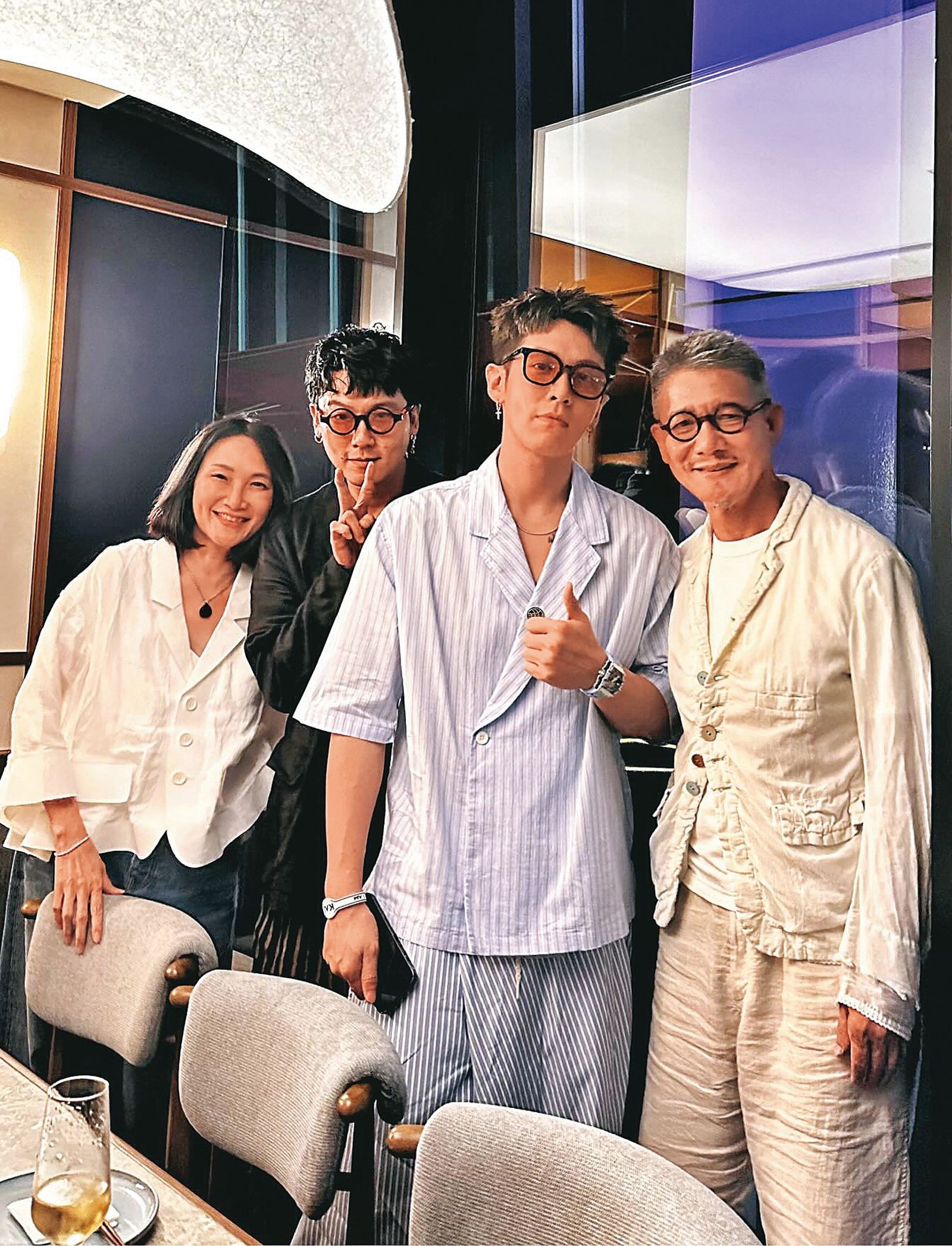 柯震東（右二）和爸媽、哥哥感情很好，常常曬出全家福。（翻攝自柯耀宗IG）