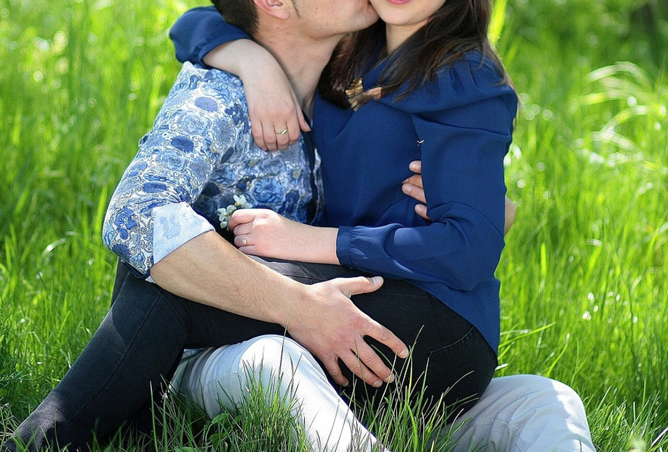 名已婚男子偽裝單身在網上獵豔，誘騙女網友交往上床洩欲。（示意圖，pixabay）