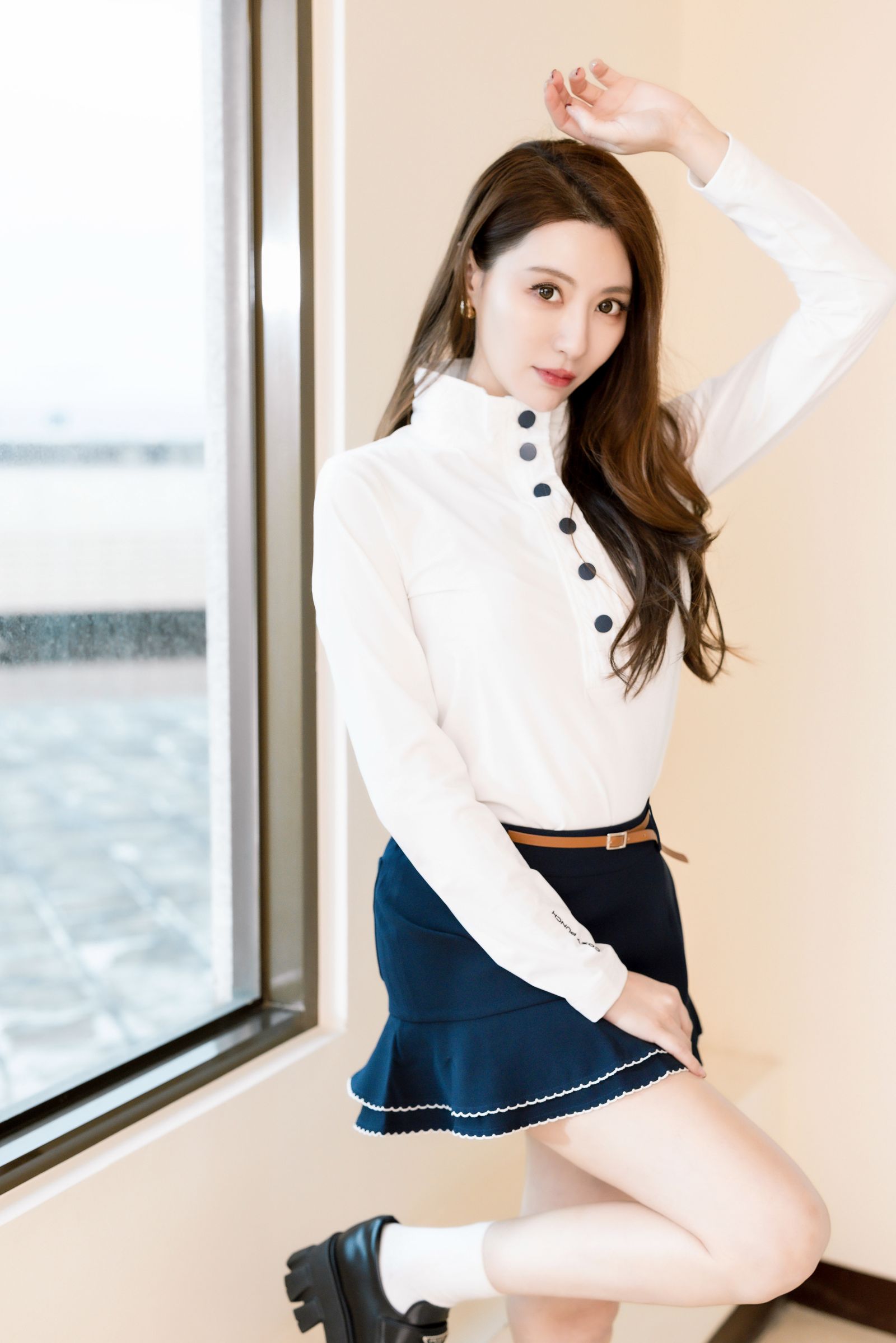 王瀅看到女們的中文卡片,十分感動。(鏡藝宏海提供)