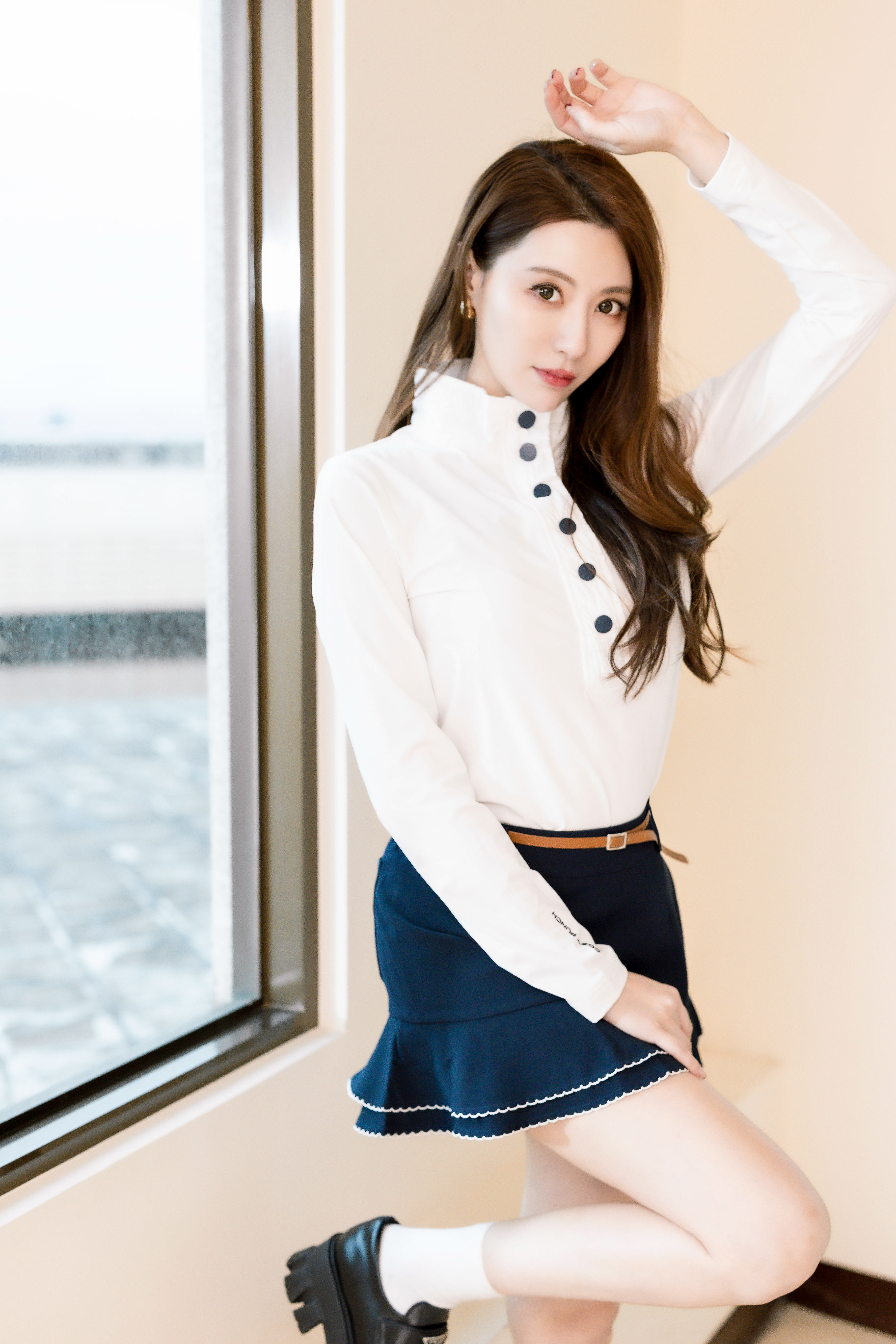 王瀅看到女們的中文卡片，十分感動。（鏡藝宏海提供）