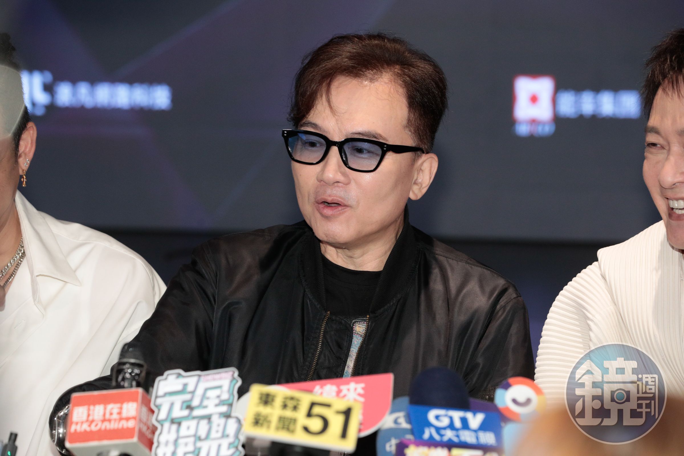 妙語如珠的孫鵬透露現在一家人像「房客」,平常各自看自己有興趣的節目,但要是聚在一起就是「出事了」。