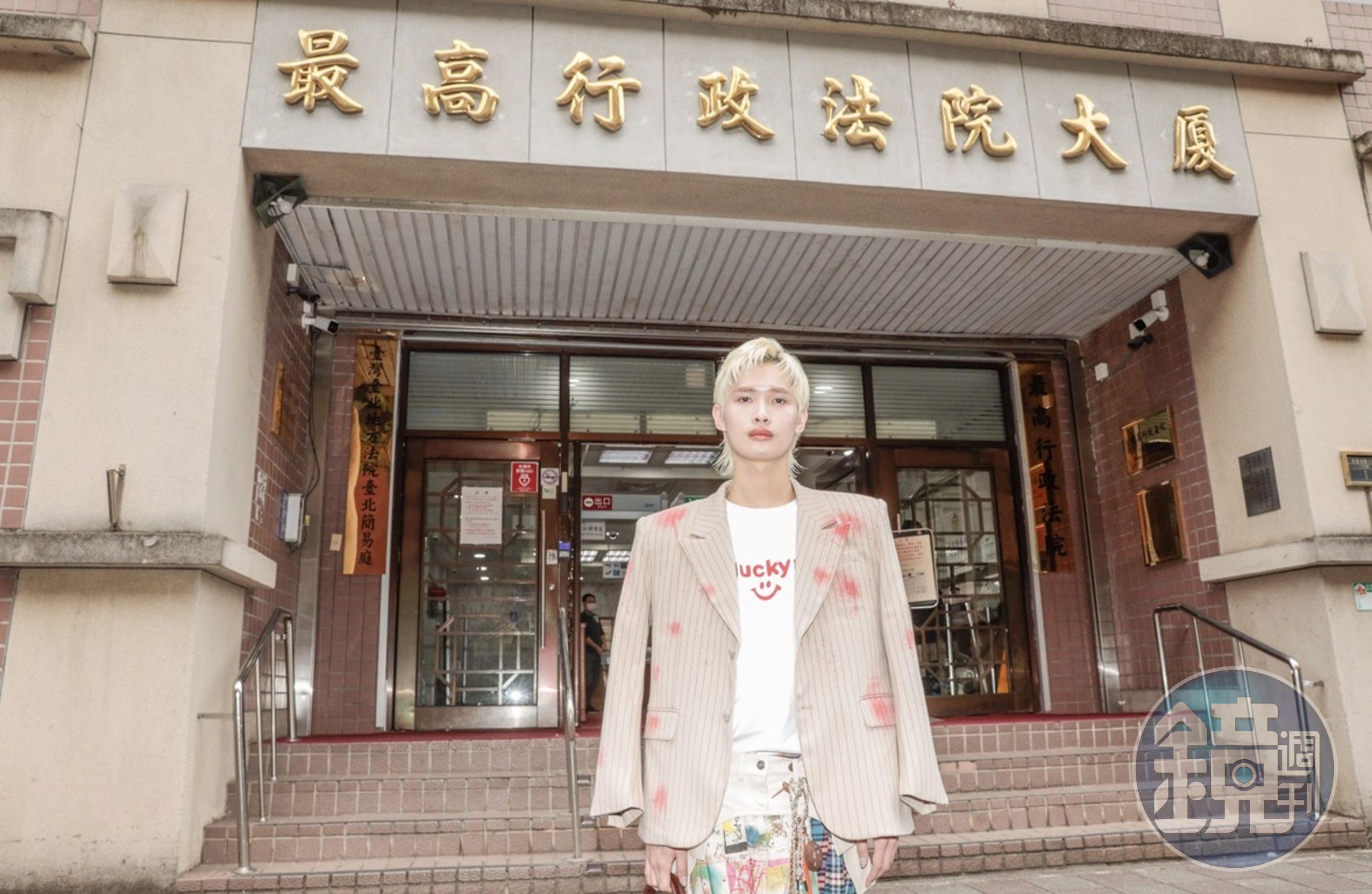 鍾明軒今出庭應訊，針對遭影射收受中共資金一事提告，盼透過司法途徑還原事實。