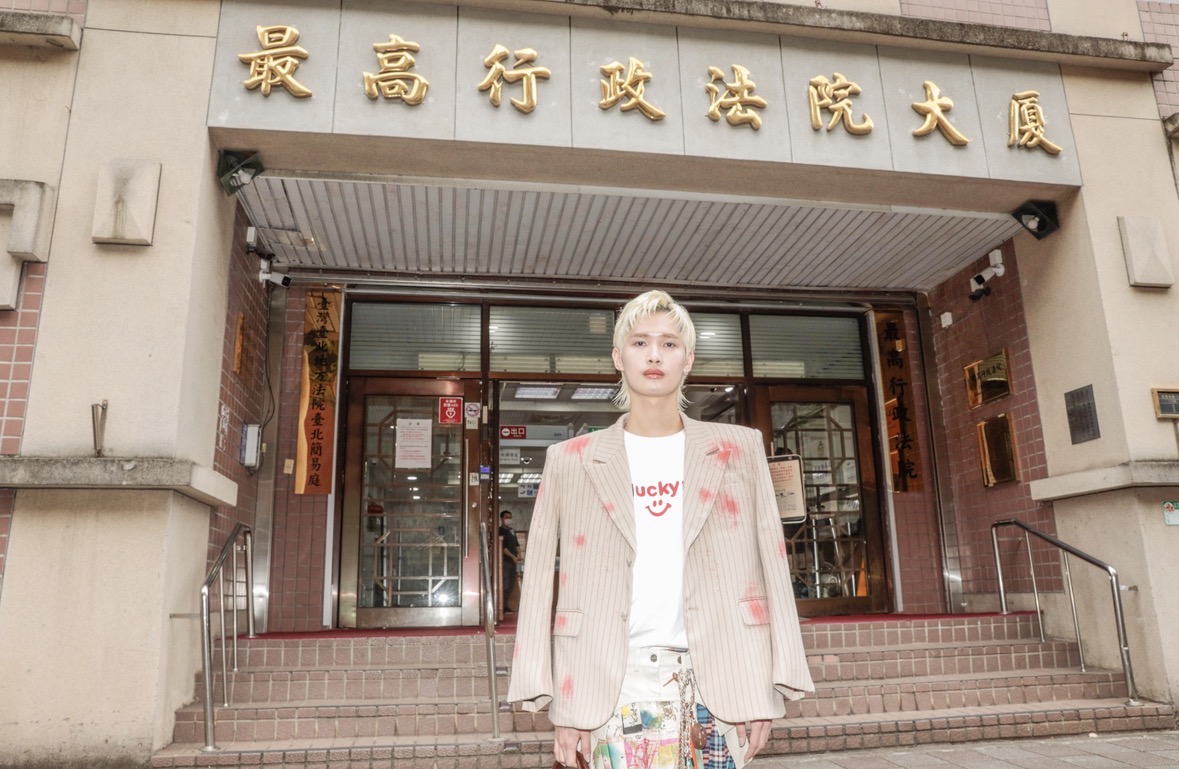 鍾明軒今出庭應訊，針對遭影射收受中共資金一事提告，盼透過司法途徑還原事實。