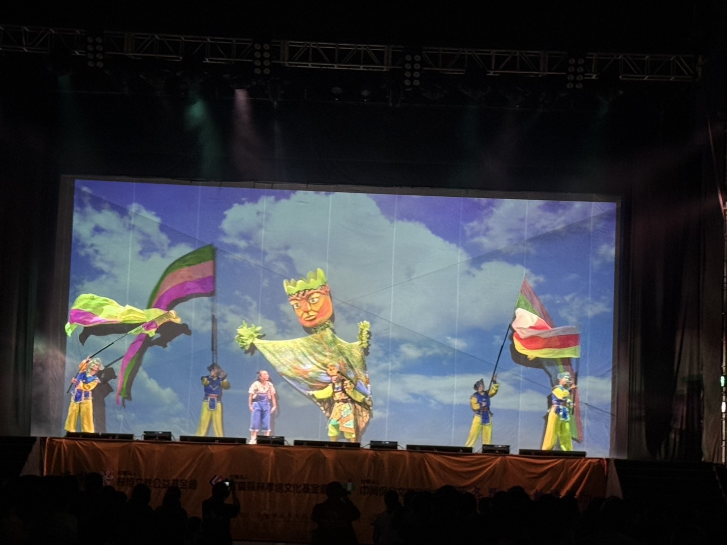 《台灣幻想曲》加入「宜蘭在地故事」，用表演帶出家鄉人情文化。（紙風車文教基金會提供）