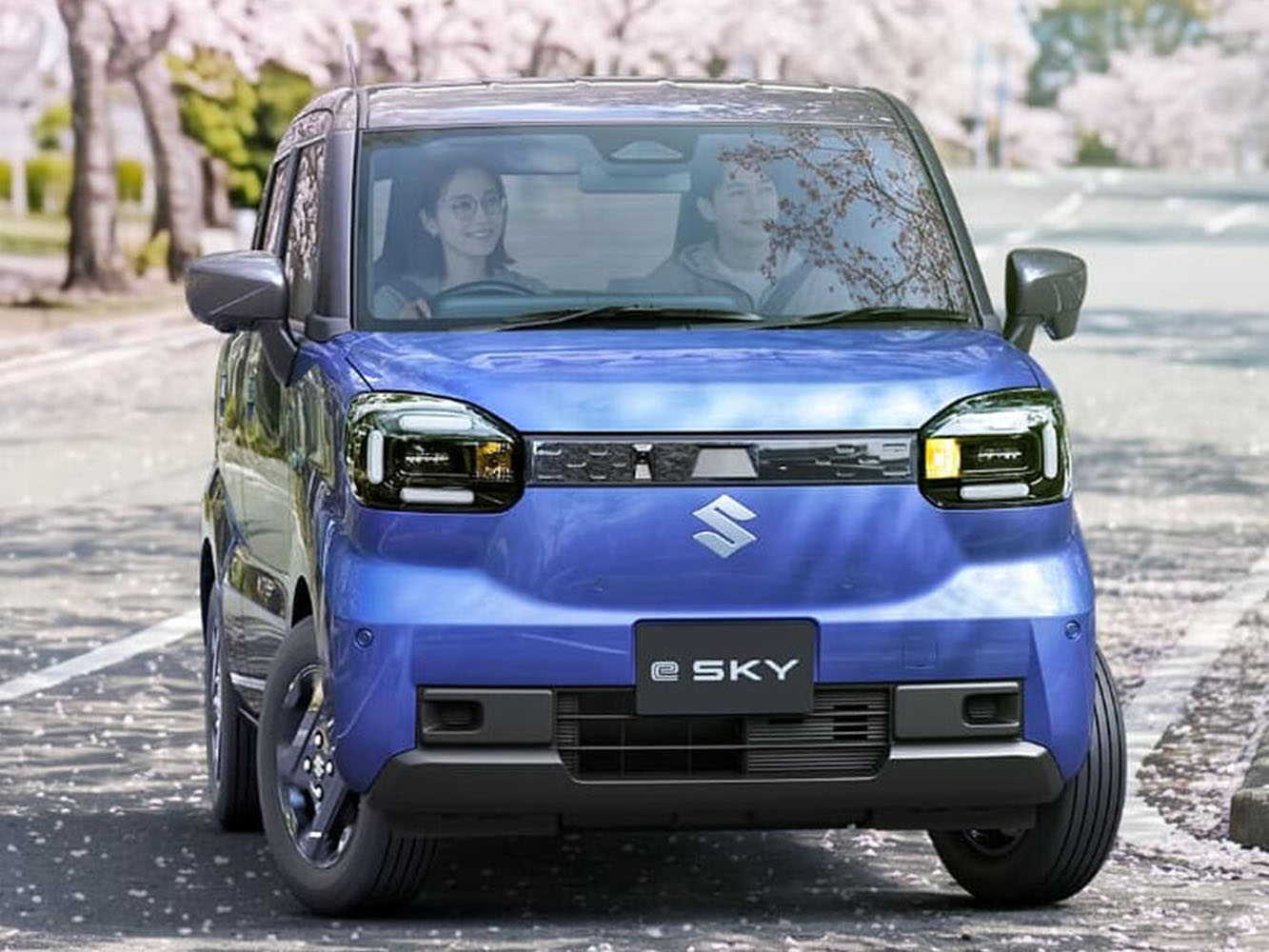 歐盟於 2025 年底拍板導入全新的「小型 EV」類別 M1E，針對車長 4.2 米以下的車款給予更寬鬆的技術要求與優惠，這讓 Suzuki 勇於將輕自動車推廣到歐洲的最重要原因。