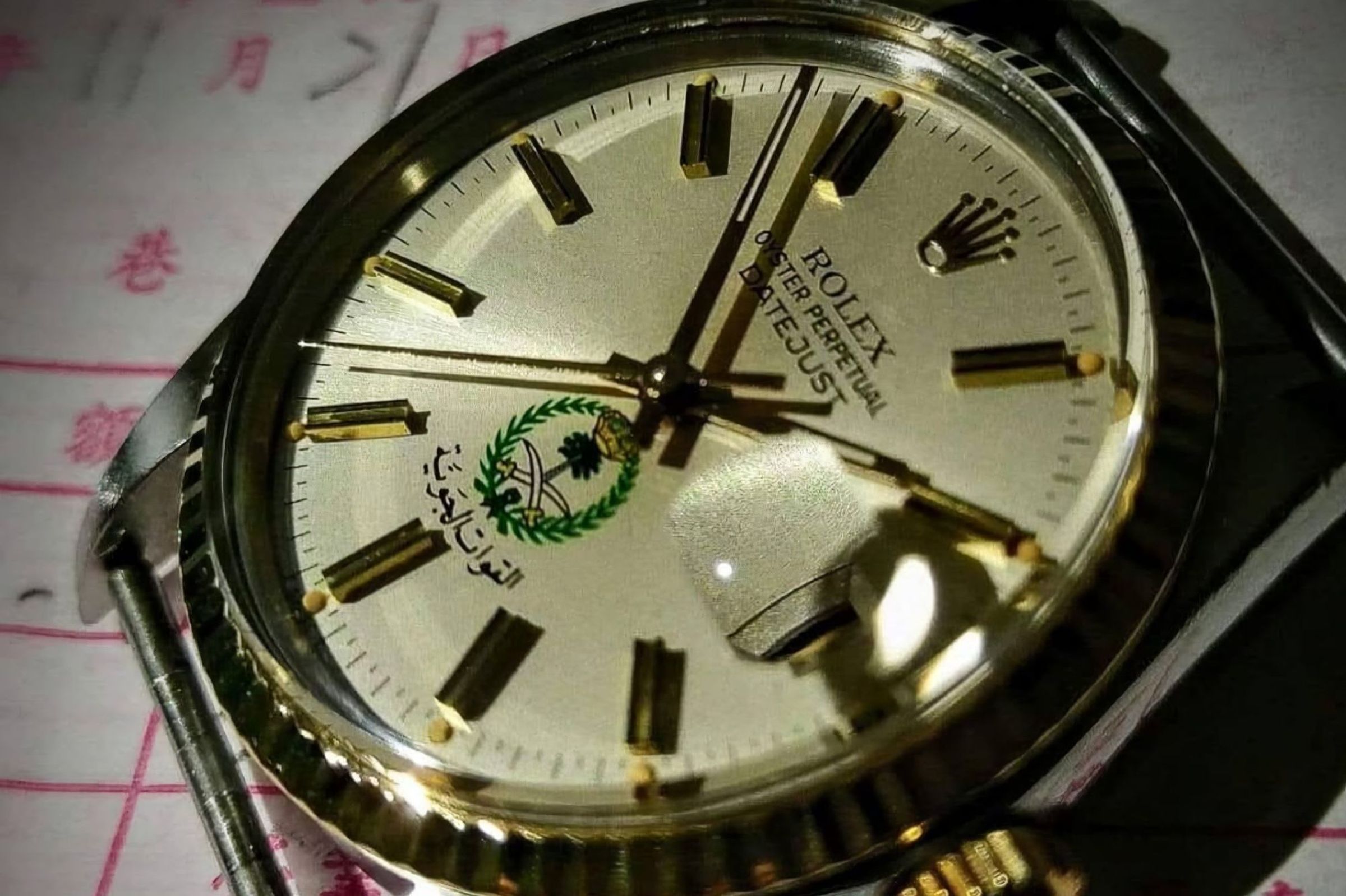 沙烏地阿拉伯的ROLEX Datejust 1601中東面勞力士，圖中阿拉伯文 الحرس الوطني，為「國民衛隊」之意。圖片來源：META社團《勞力士大平台 Kingdom of ROLEX》 