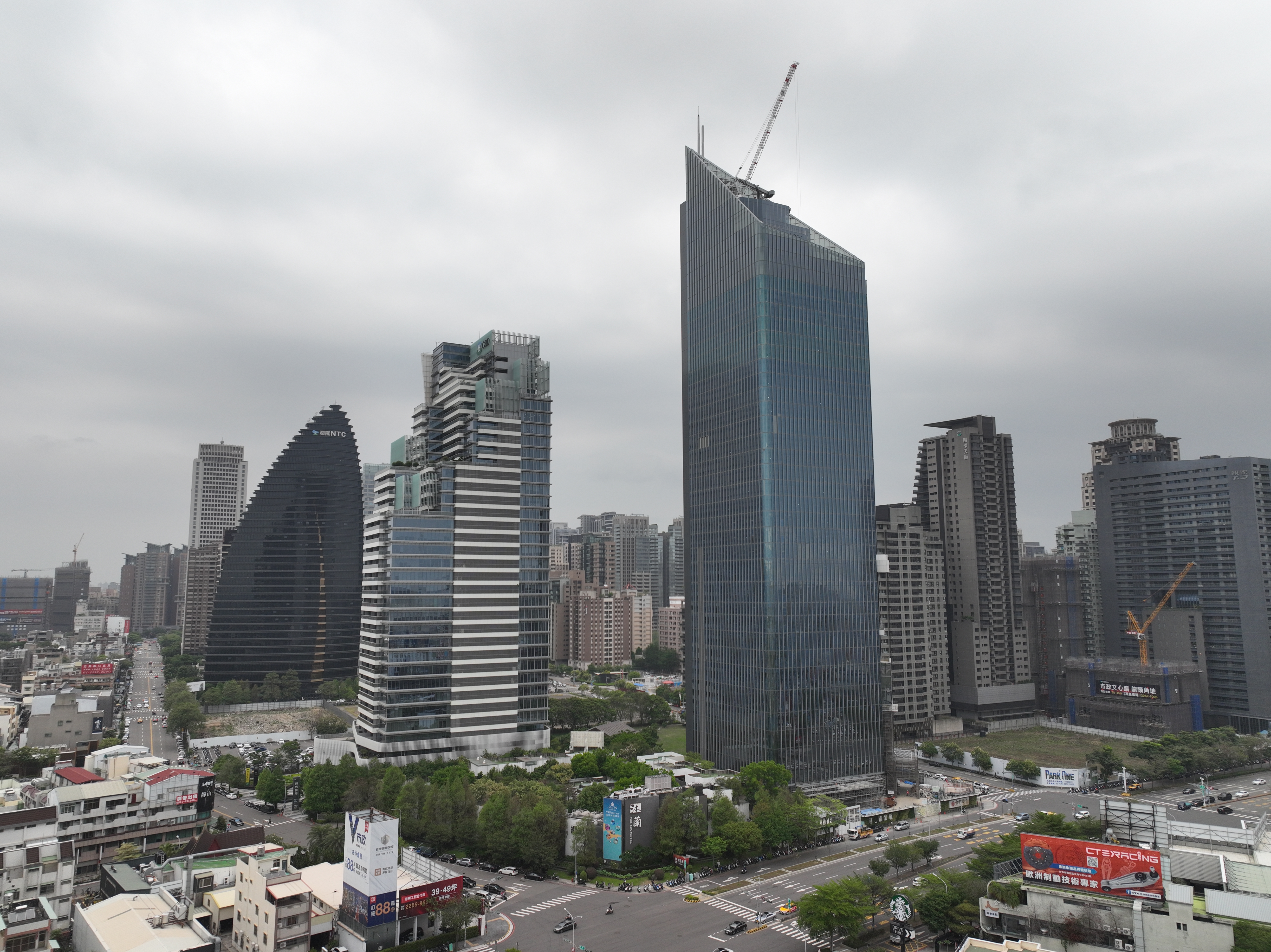 台商回流匯聚台中七期，讓商辦市場不只熱絡更多元發展，專家指出微型商辦將成下一波主流！