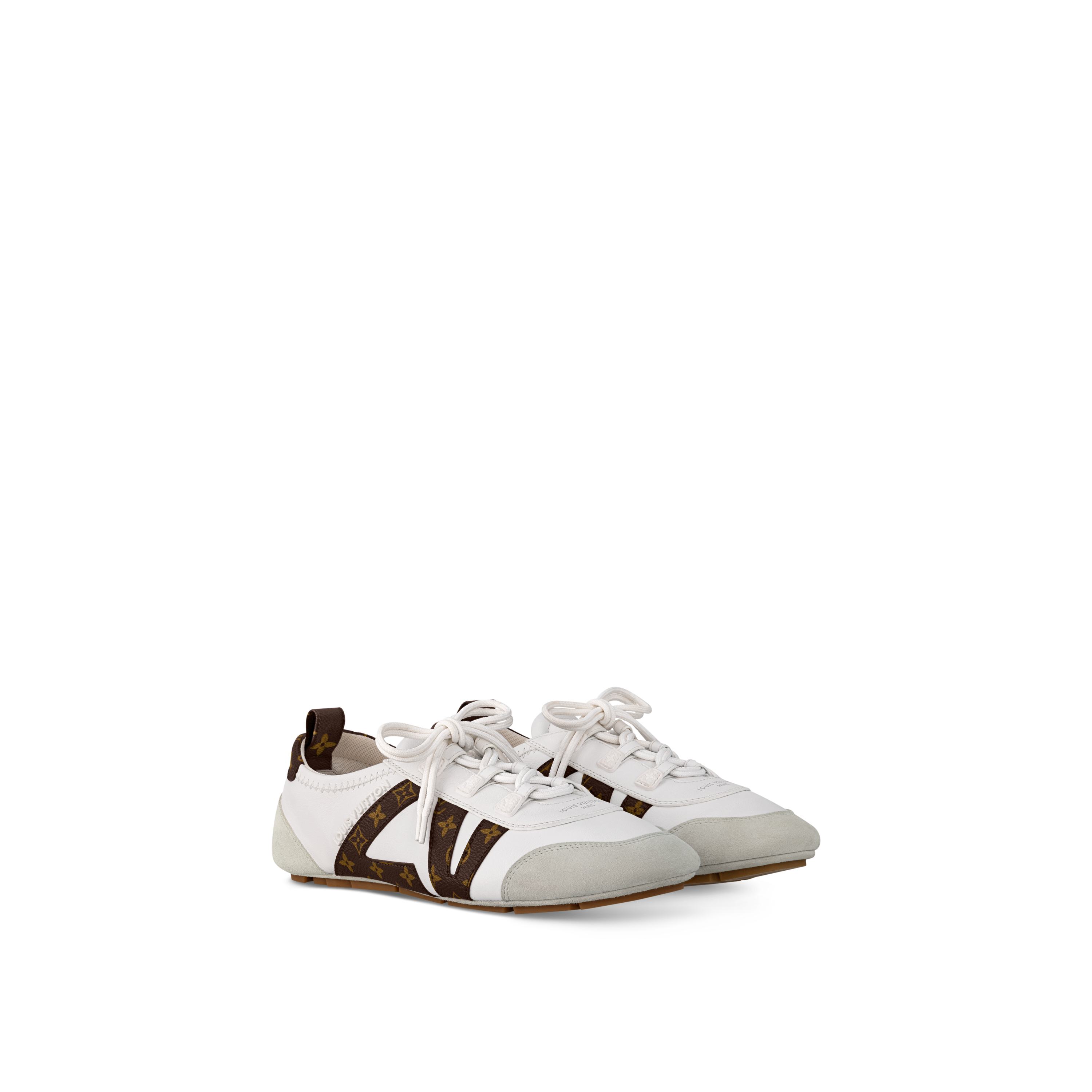 側面則飾以Monogram帆布LV標誌的白色LV Sneakerina。NT$34,500（路易威登提供）