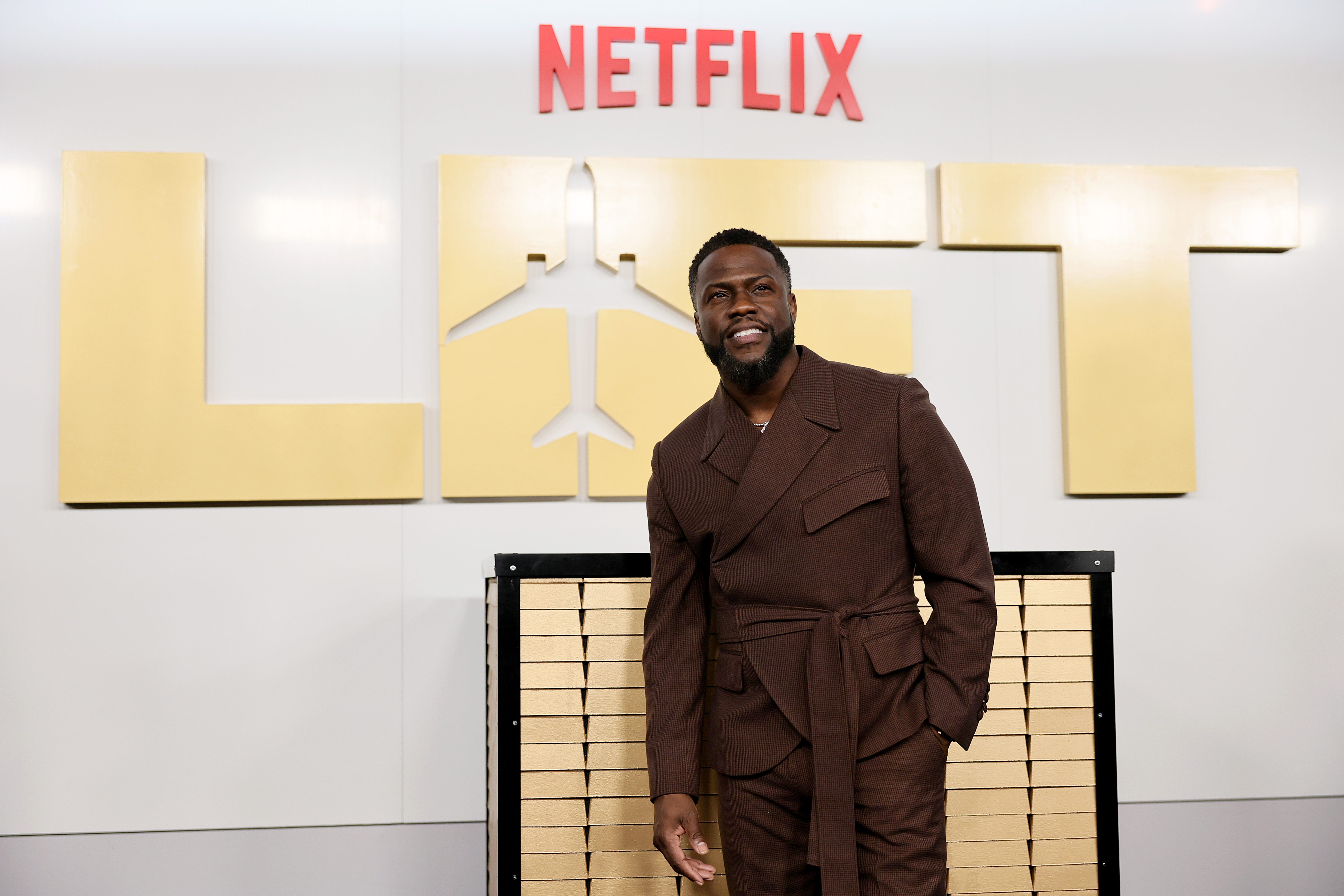 凱文哈特終於晉升為動作咖了，成為動作片《偷破天際線》的男主角。（Netflix提供）