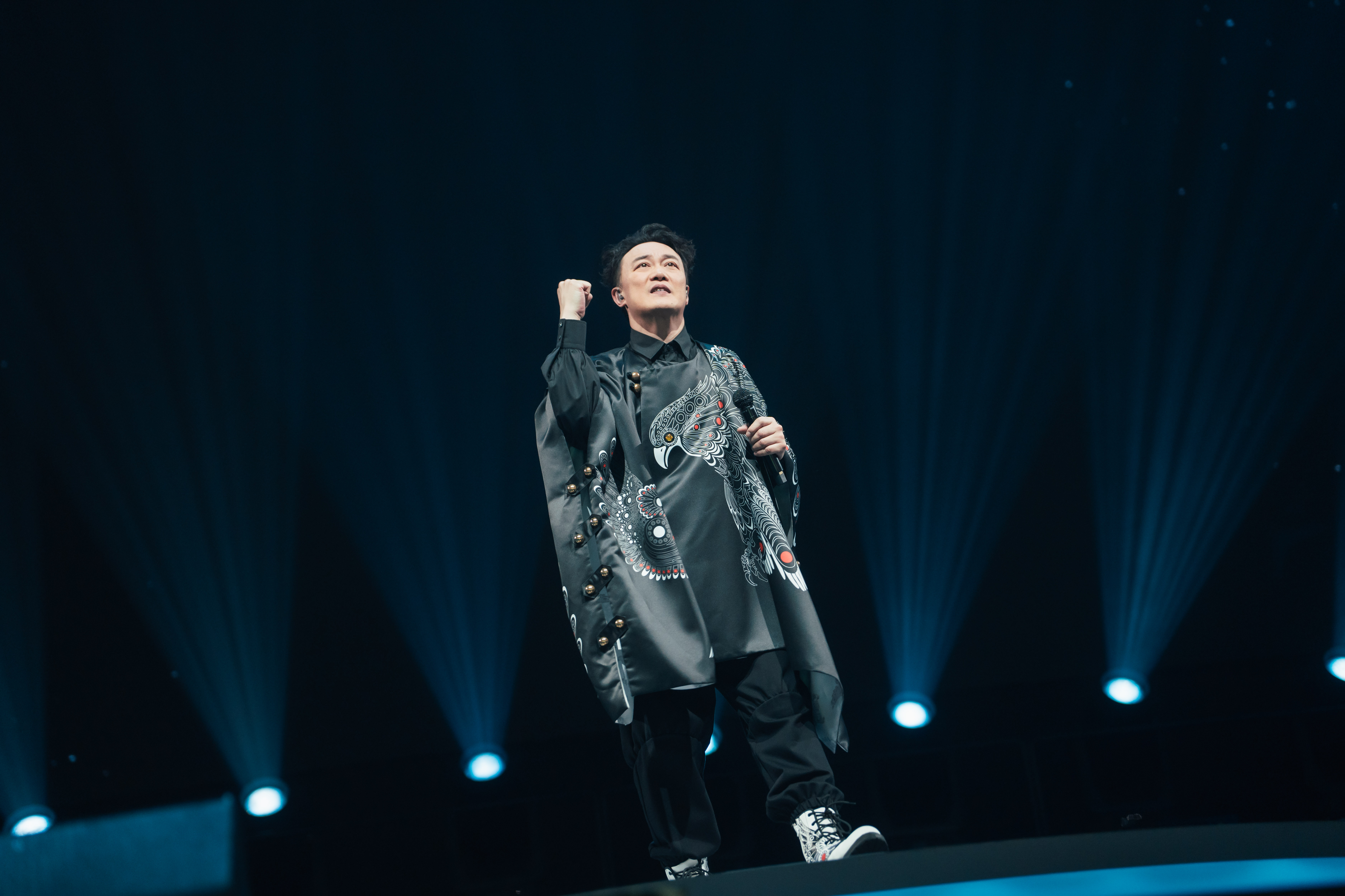 Eason陳奕迅唱足30多首演唱會曲目外,安可時更唱足12首歌。(廿一克有限公司提供)