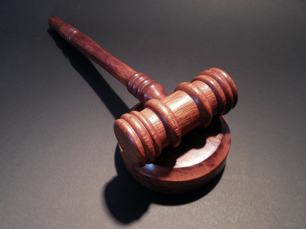 新竹一名義務人欠稅高達1,400萬，法務部新竹分署將拍賣他名下的土地，底價高達2億6,140萬元。（示意圖，pixabay）