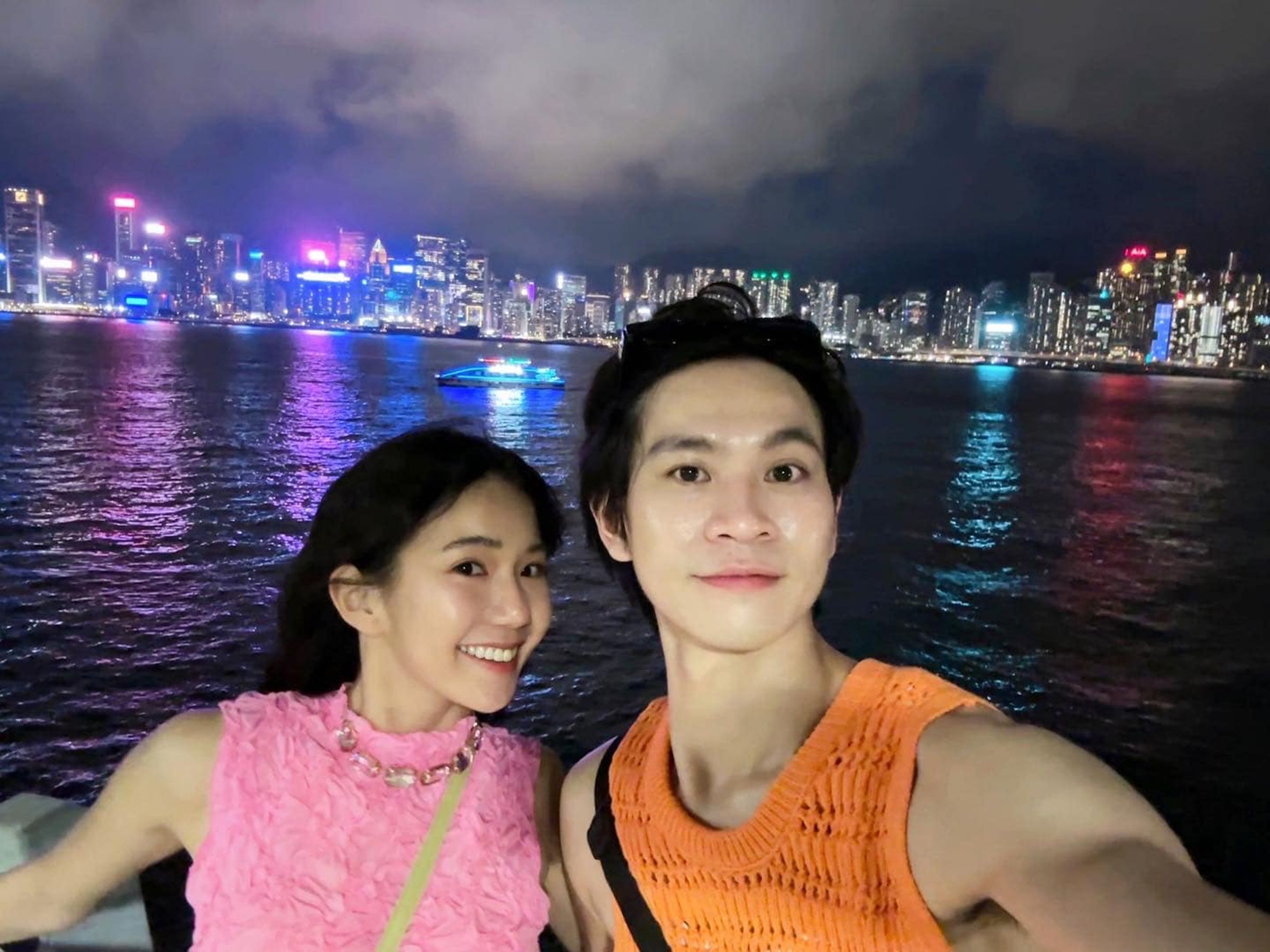 網紅Andy老師日前指控，他與前女友家寧經營的百萬訂閱頻道突然失去控制權。（翻攝自眾量級 CROWD臉書）