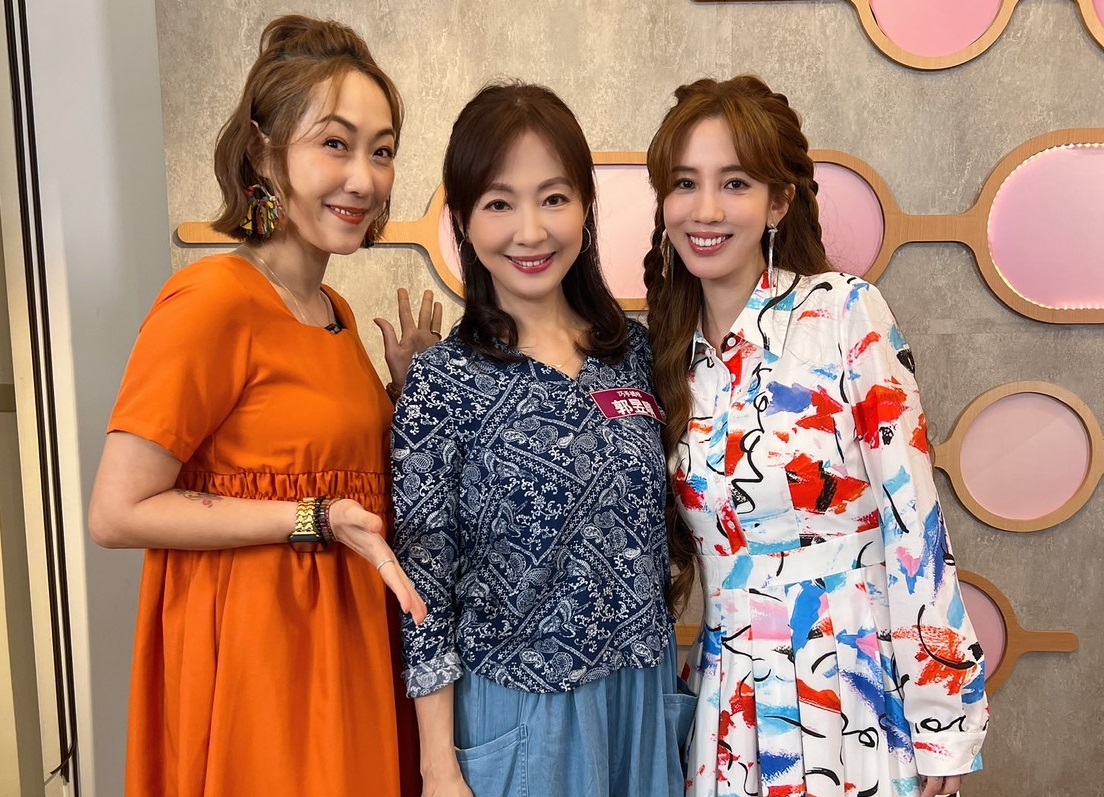 愛雅及Gigi主持的網路節目《完美我當家》最新一集找來大來賓郭昱晴，大家分享人妻下廚心得。（完美國際提供）