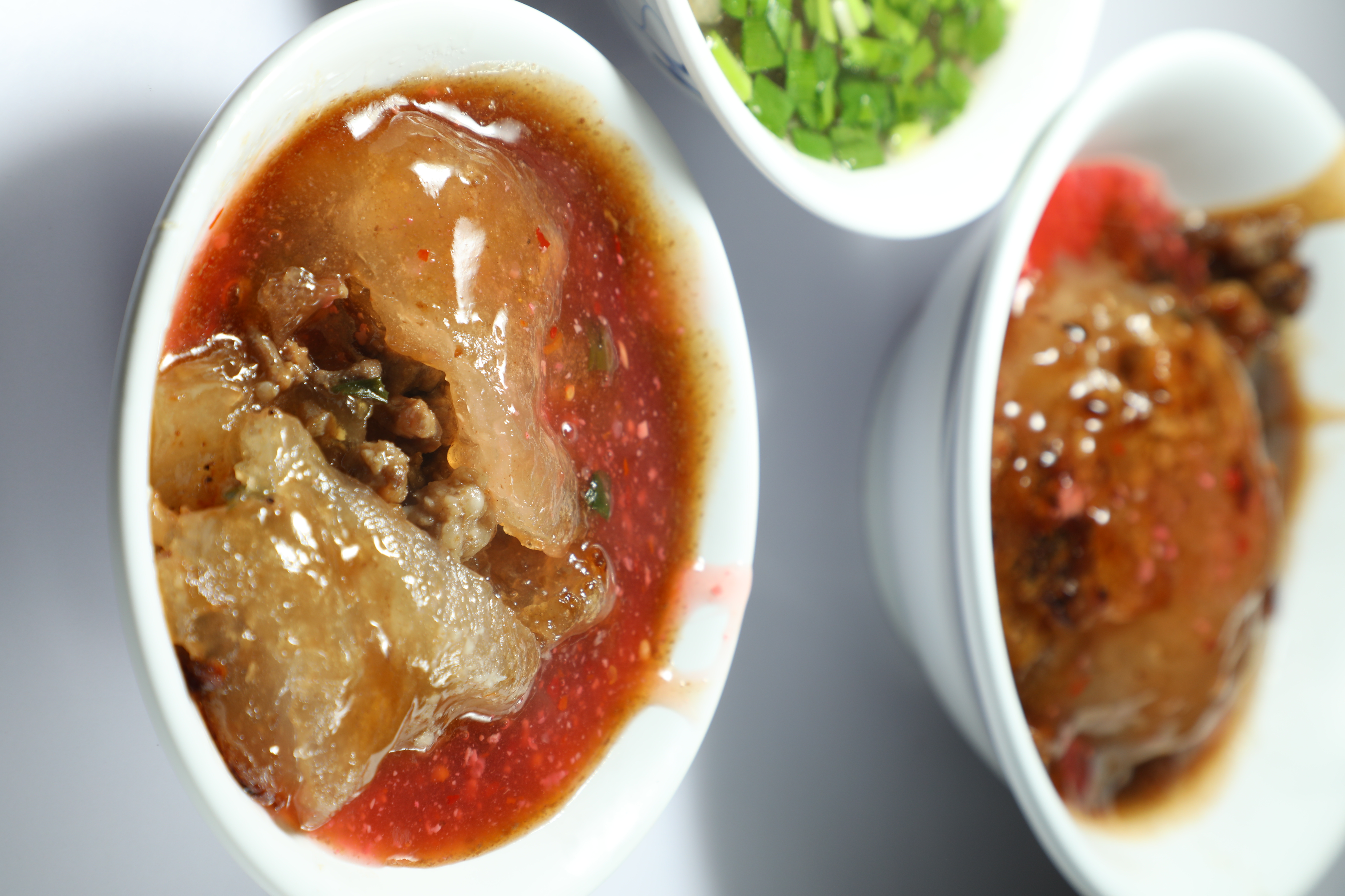 純手工製作的「肉圓」混合了地瓜粉與玉米粉。（40元／粒）