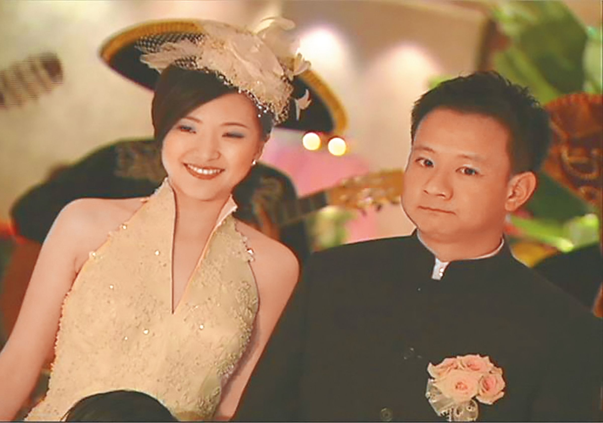 宣昶有(右)第一任妻子是新長豐實業董事長王公展的次女王敏(左),豪門聯姻卻以對簿公堂結束。(翻攝自民視新聞)