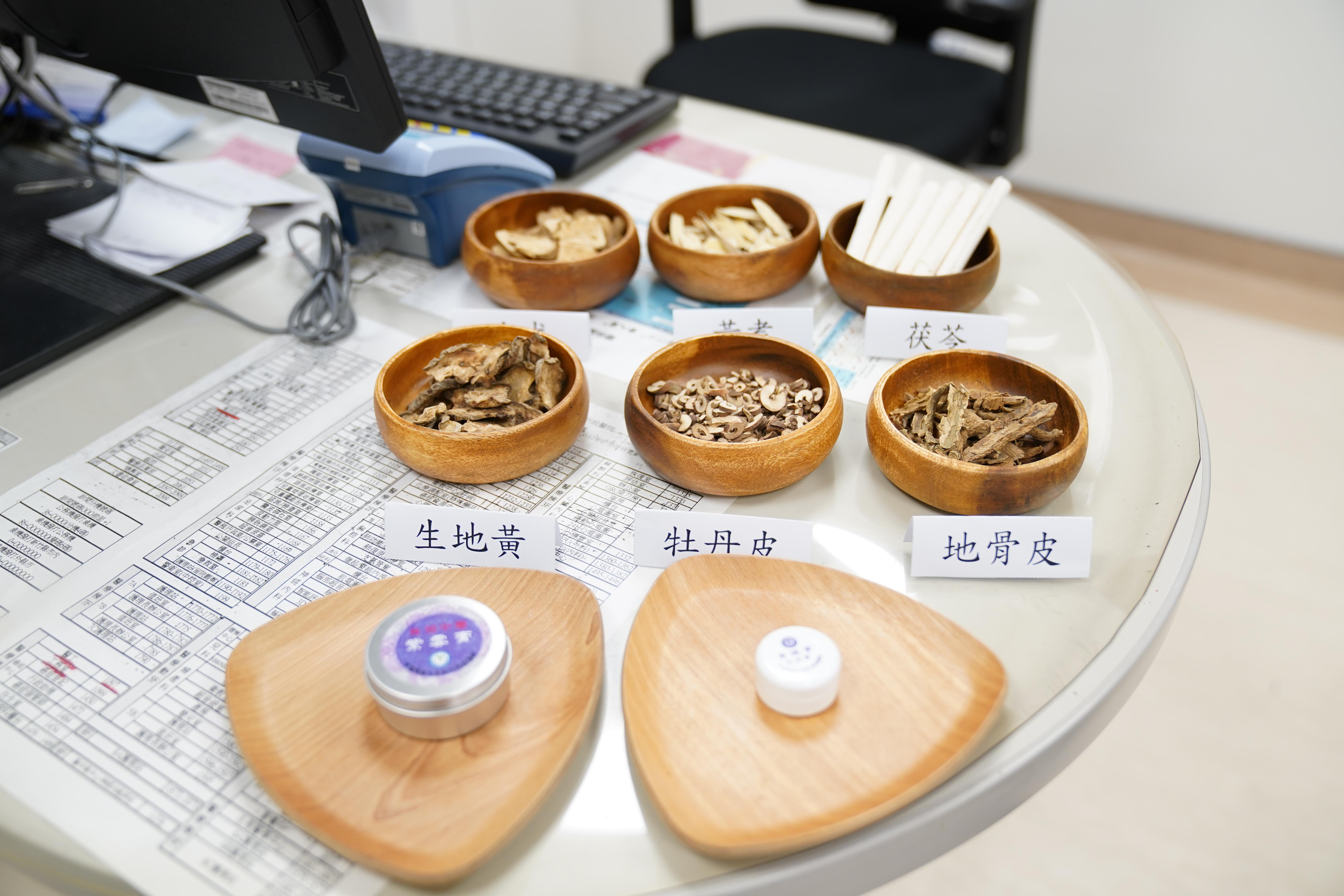 透過中西醫結合的治療方式,可減輕癌症患者治療時出現的不適症狀。(中國醫藥大學新竹附設醫院提供)