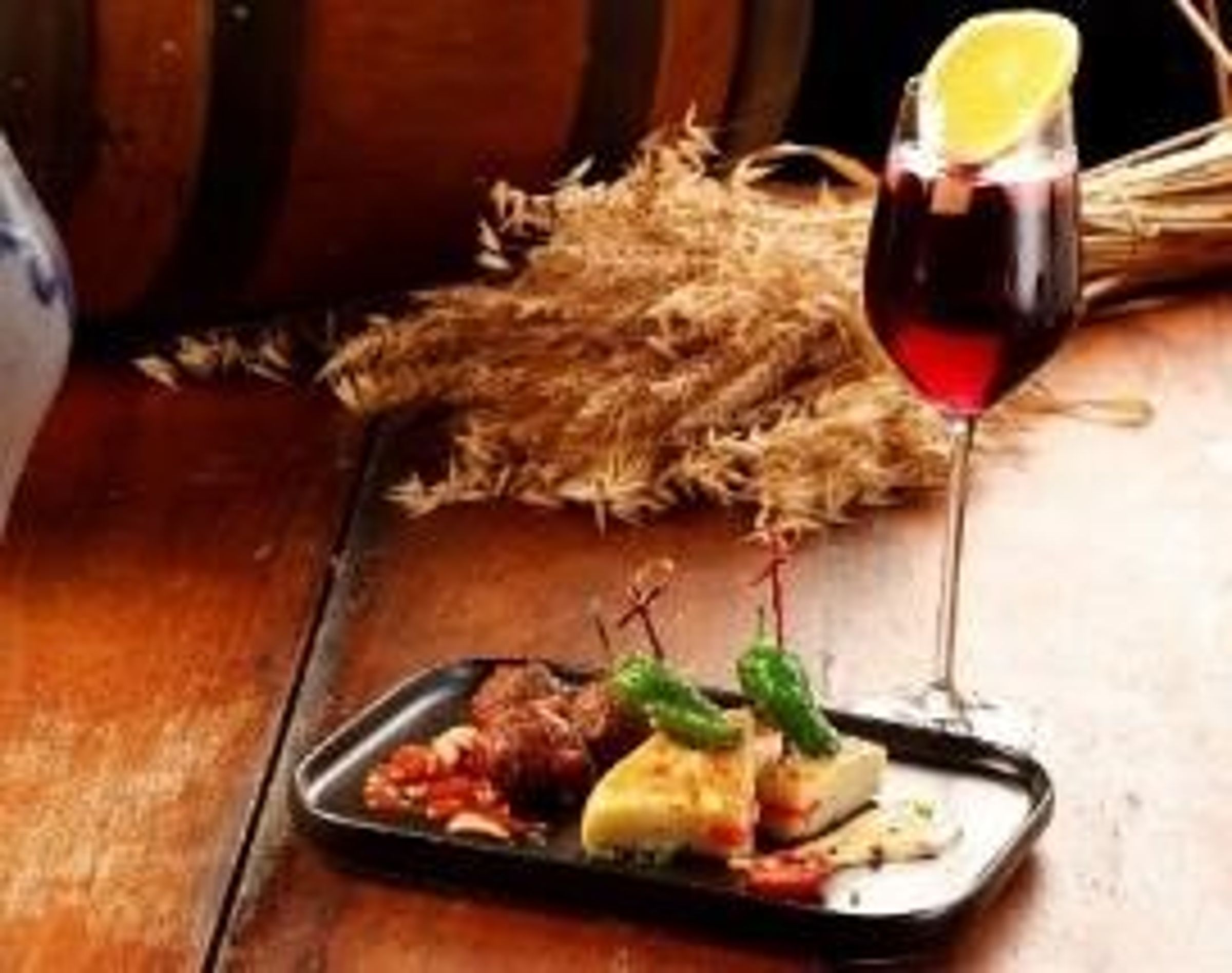 「細味蘭桂坊」有20多家餐廳、酒吧加入,能品嘗到他們精心準備的限時菜單。(香港旅遊發展局提供)
