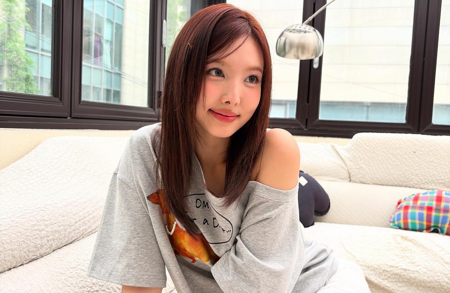 TWICE成員娜璉首次來台，今（4日）下午抽空逛百貨公司。（翻攝娜璉INS）