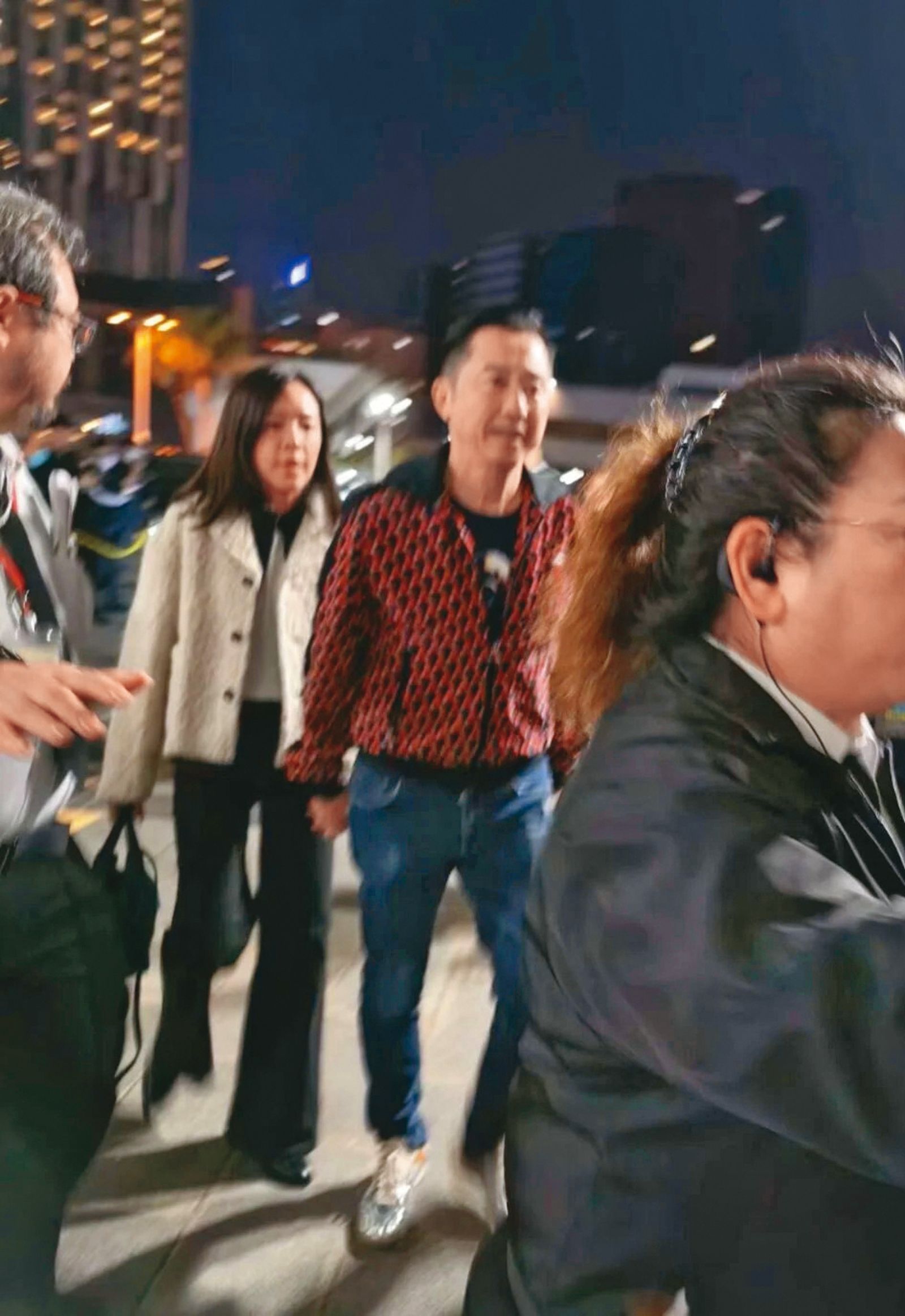 張學友在香港站舉辦個人巡迴演唱會時，哈林（右）帶著老婆張嘉欣（左）一同現身相挺。（翻攝Wu漂亮小紅書）
