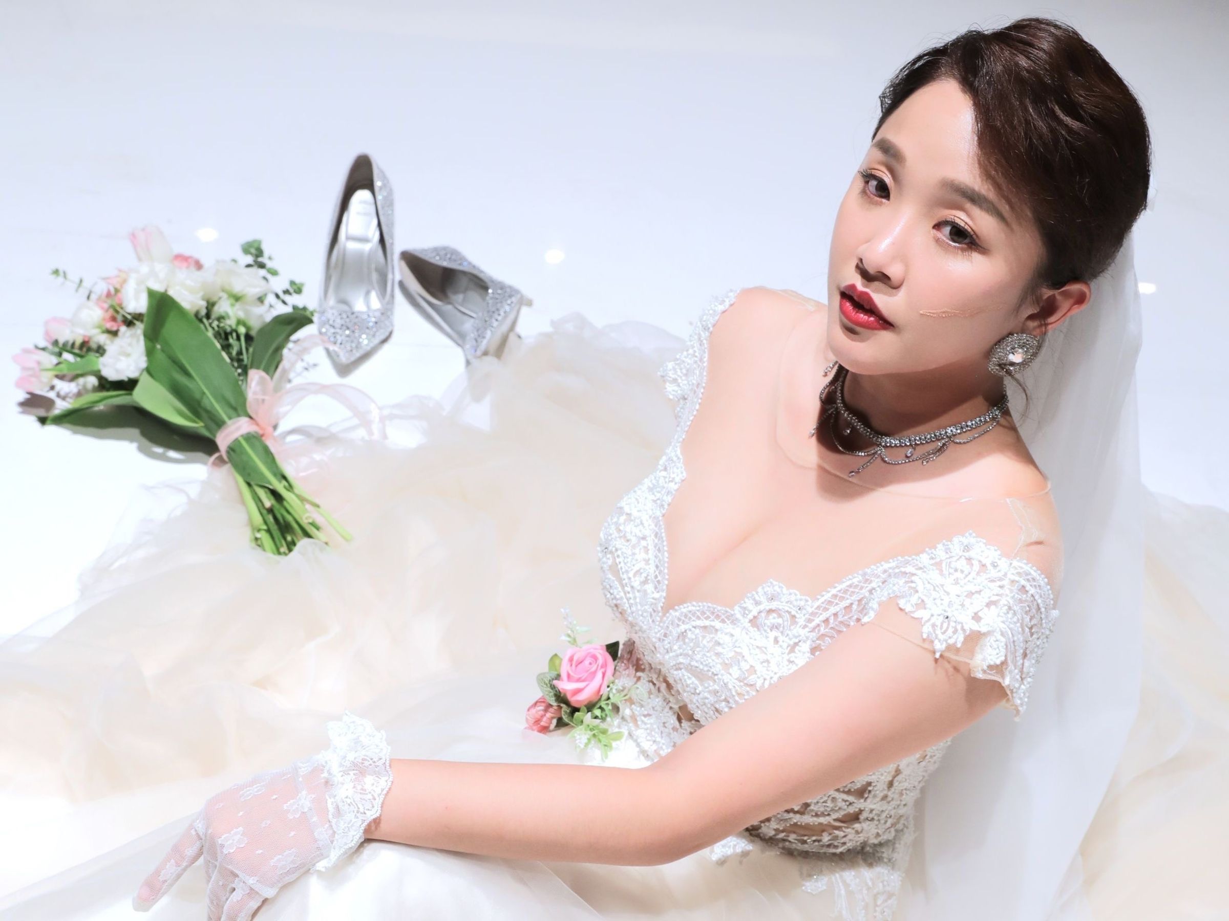 賴慧如難得拍婚禮戲，原本還美美的。（民視提供）