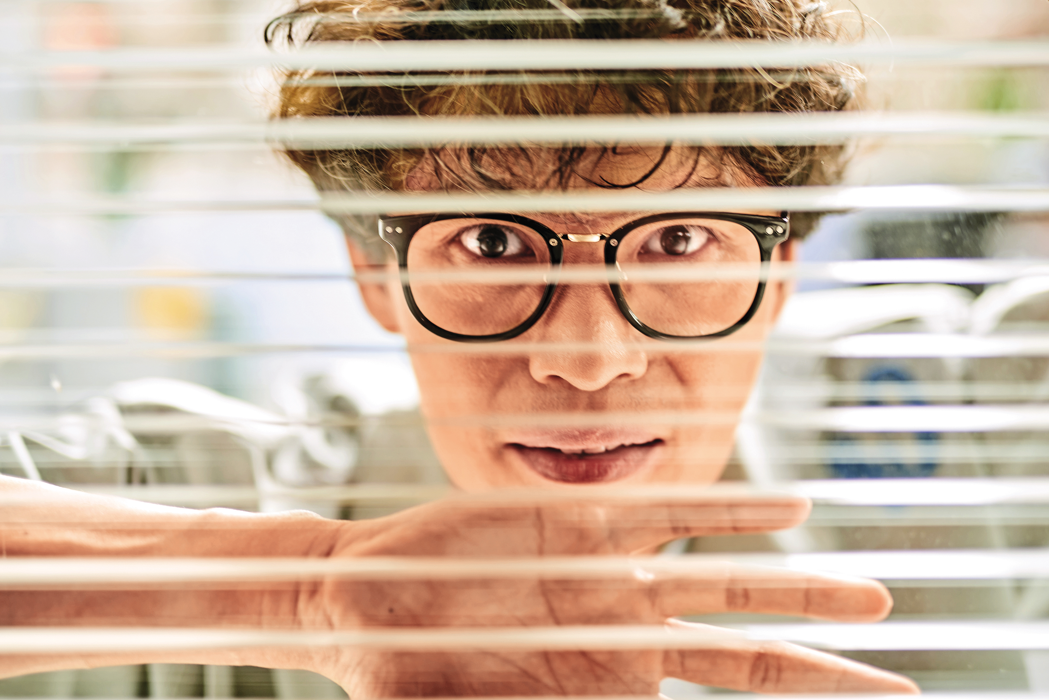 拍照這天，黃鐙輝頂著捲頭被說像賀瓏，綜藝諧星笑笑，彷彿只要像的是紅人，然後自己的實力有被看見就好。