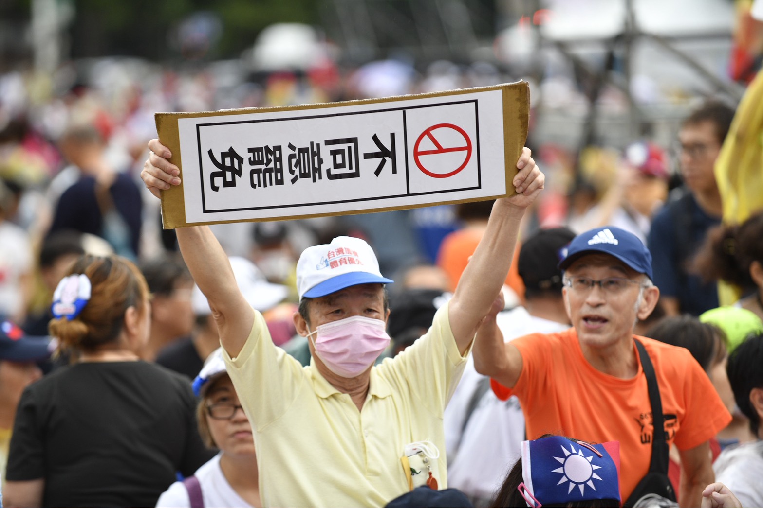 活動主持人、台北市議員李明賢剛開場就先喊在場突破3萬人。