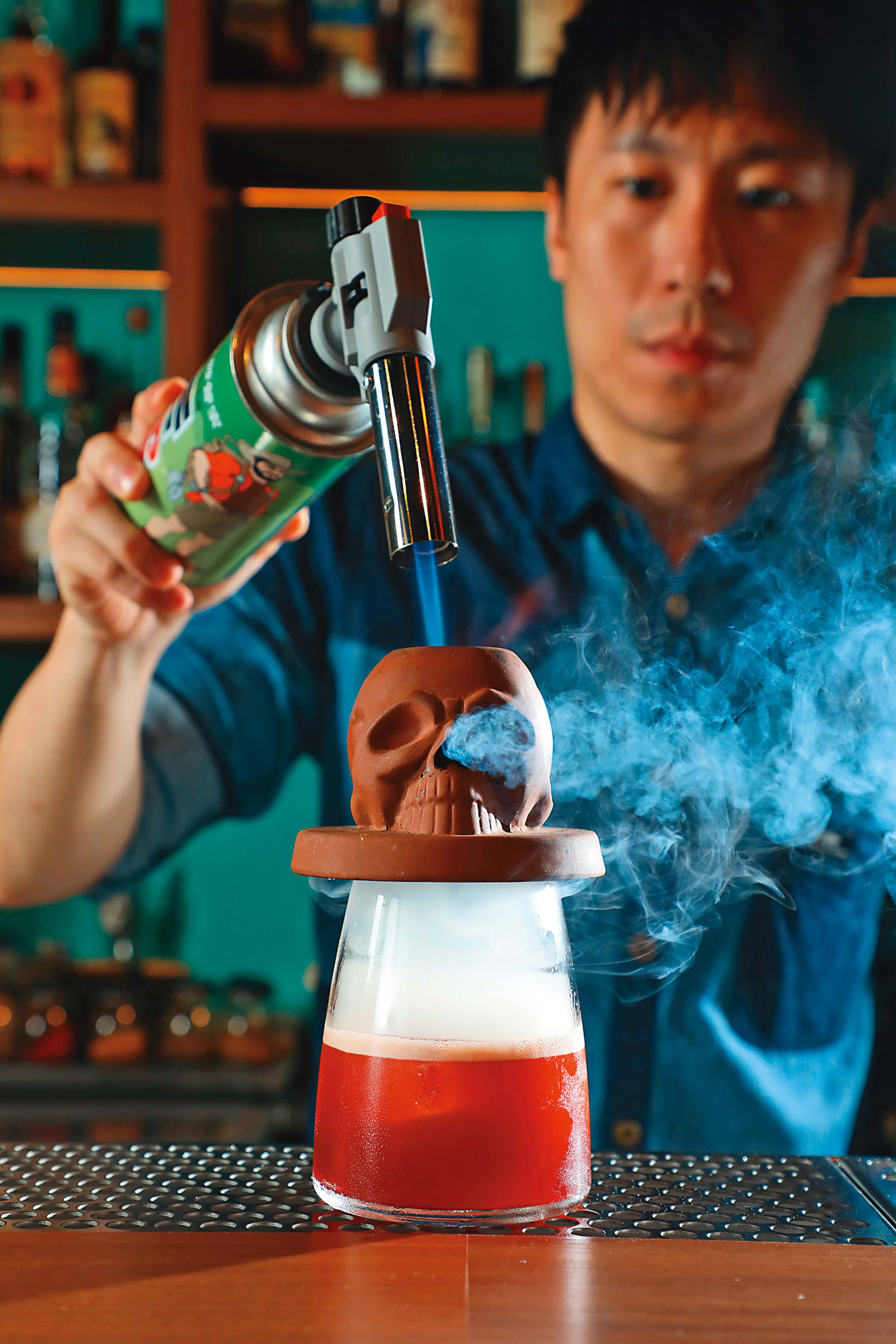 「梅心甘Smoked Tea」以Del Maguey酒廠的Vida Clásico梅茲卡爾與菲諾雪莉、義式苦艾酒、克萊門橘、烏梅湯製作。（450元／杯）