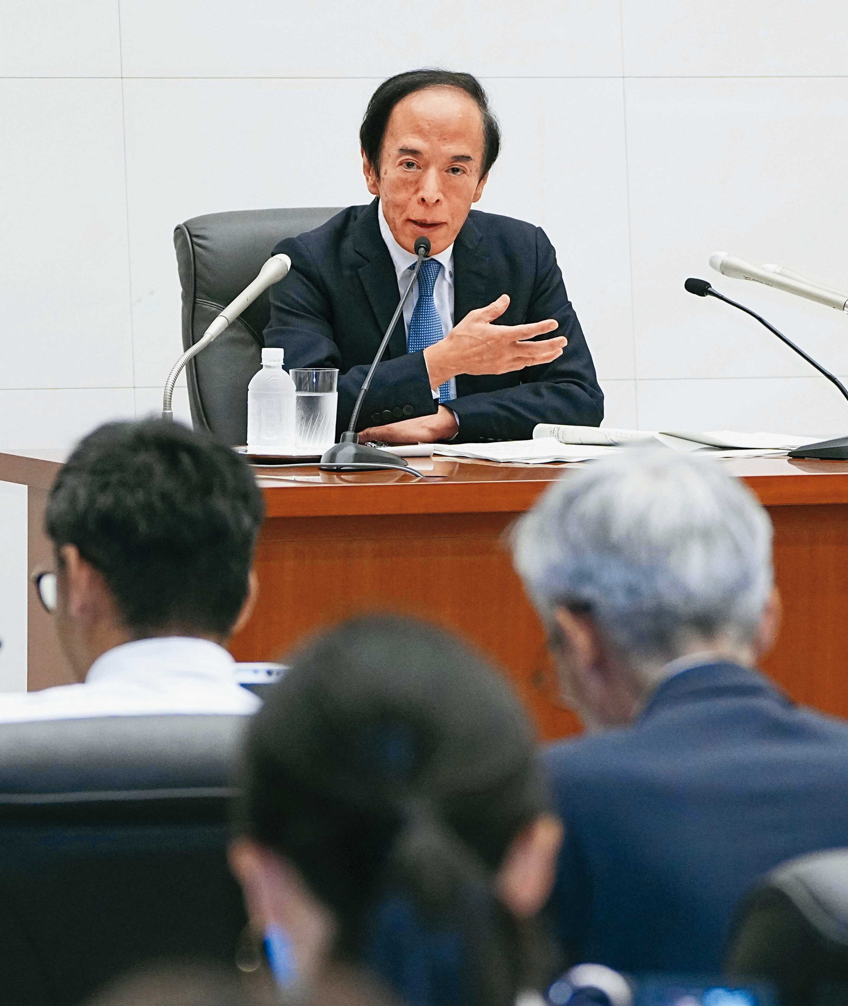 今年3月日本央行宣布啟動17年來首度升息,日圓竟不升反貶。圖為日本央行總裁植田和男。(東方IC)