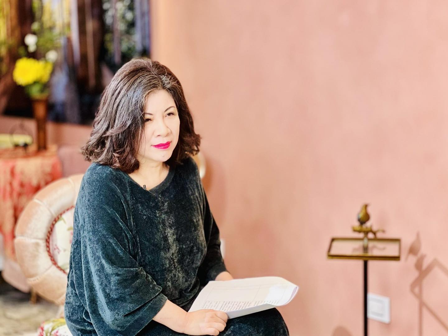 陳文茜積極抗癌，日前收到一封來自醫院員工的手寫信，忍不住落淚。（翻攝自臉書文茜的世界周報 Sisy's World News）