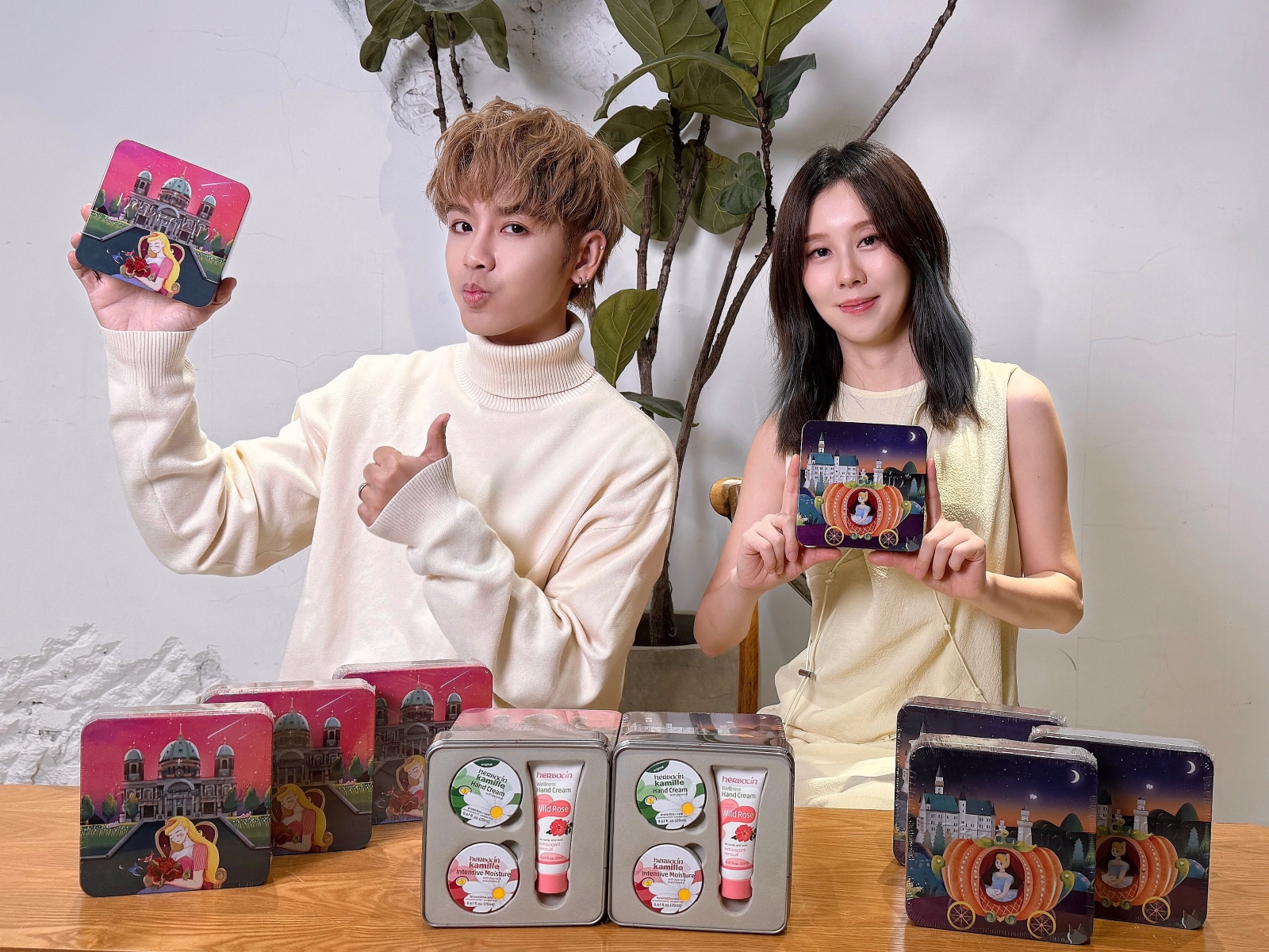 鼓鼓、白安2度擔任德國小甘菊品牌代言人。（相信音樂提供）