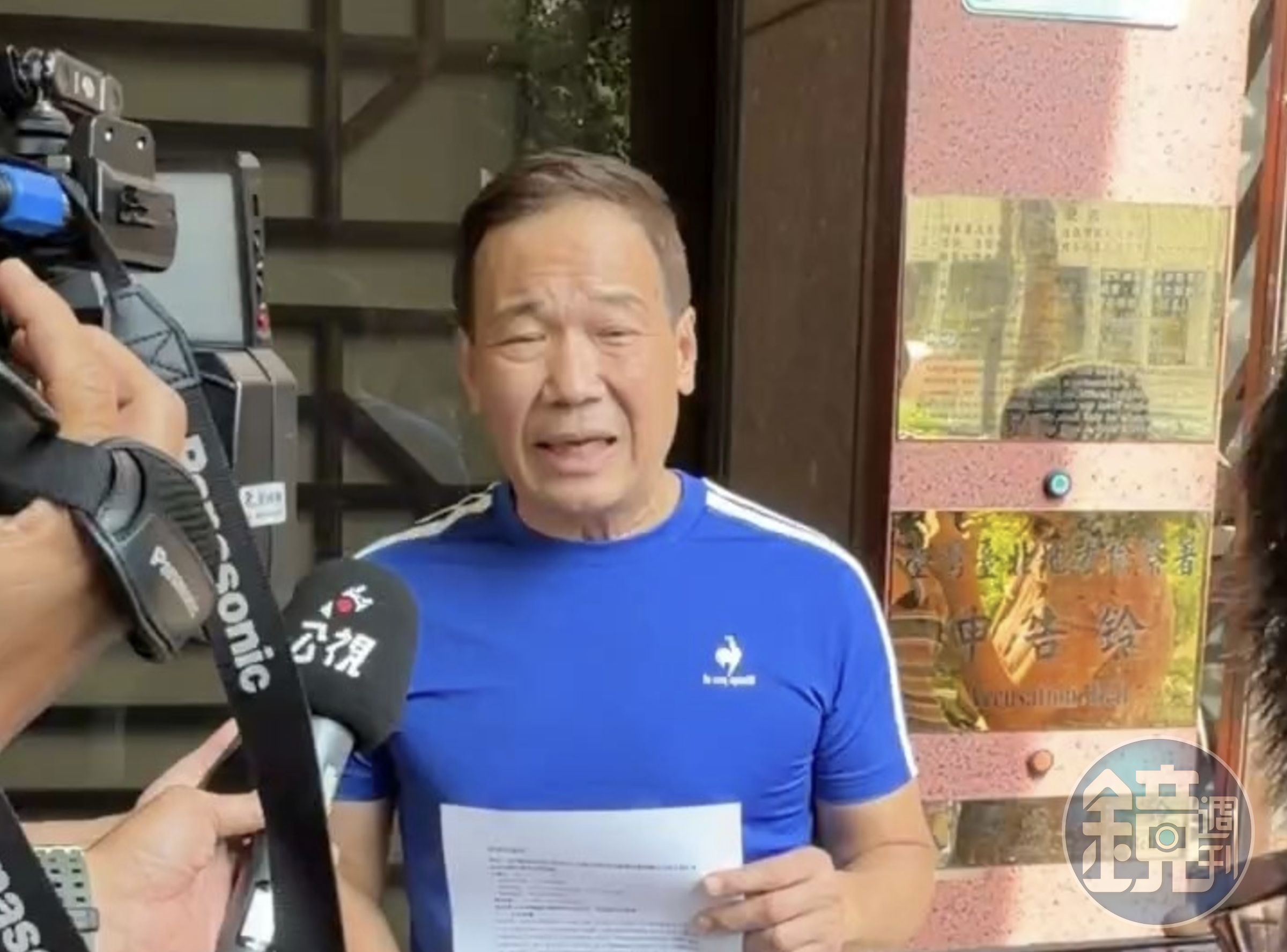鍾小平被小草群起出征喊下架、改投吳怡萱。(本刊資料照)