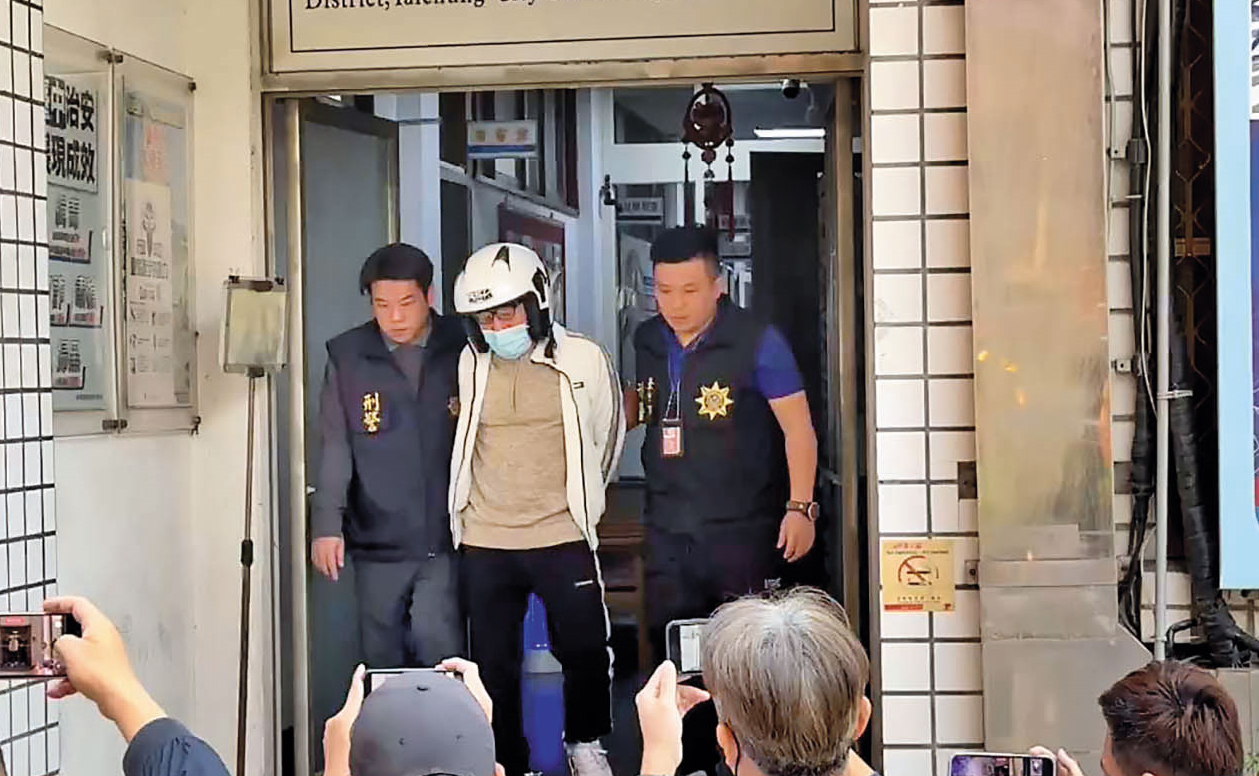 傅男載著奄奄一息的紀女去警局報案自首。檢方認為是否符合自首要件，仍需調查。（鄧玉瑩攝）